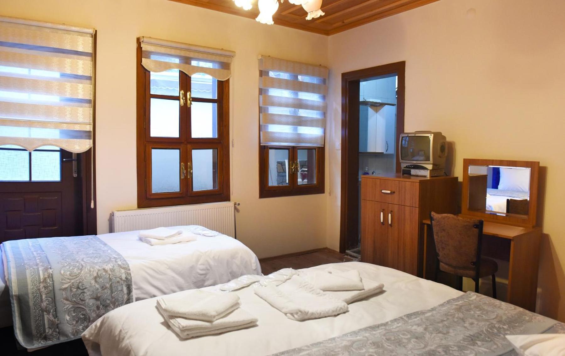 Triple Room with Garden View - Photo 12