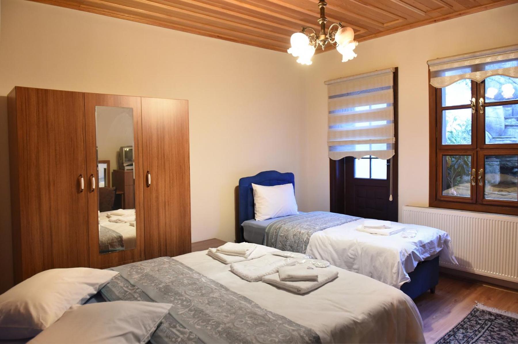 Triple Room with Garden View - Photo 11