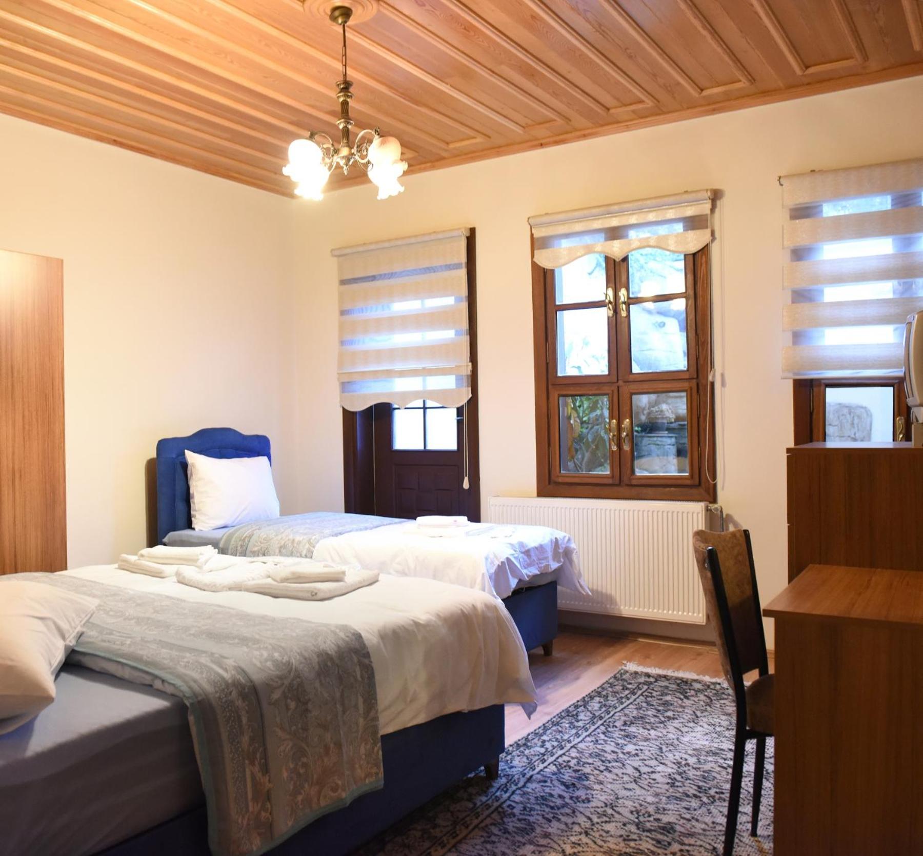 Triple Room with Garden View - Photo 10