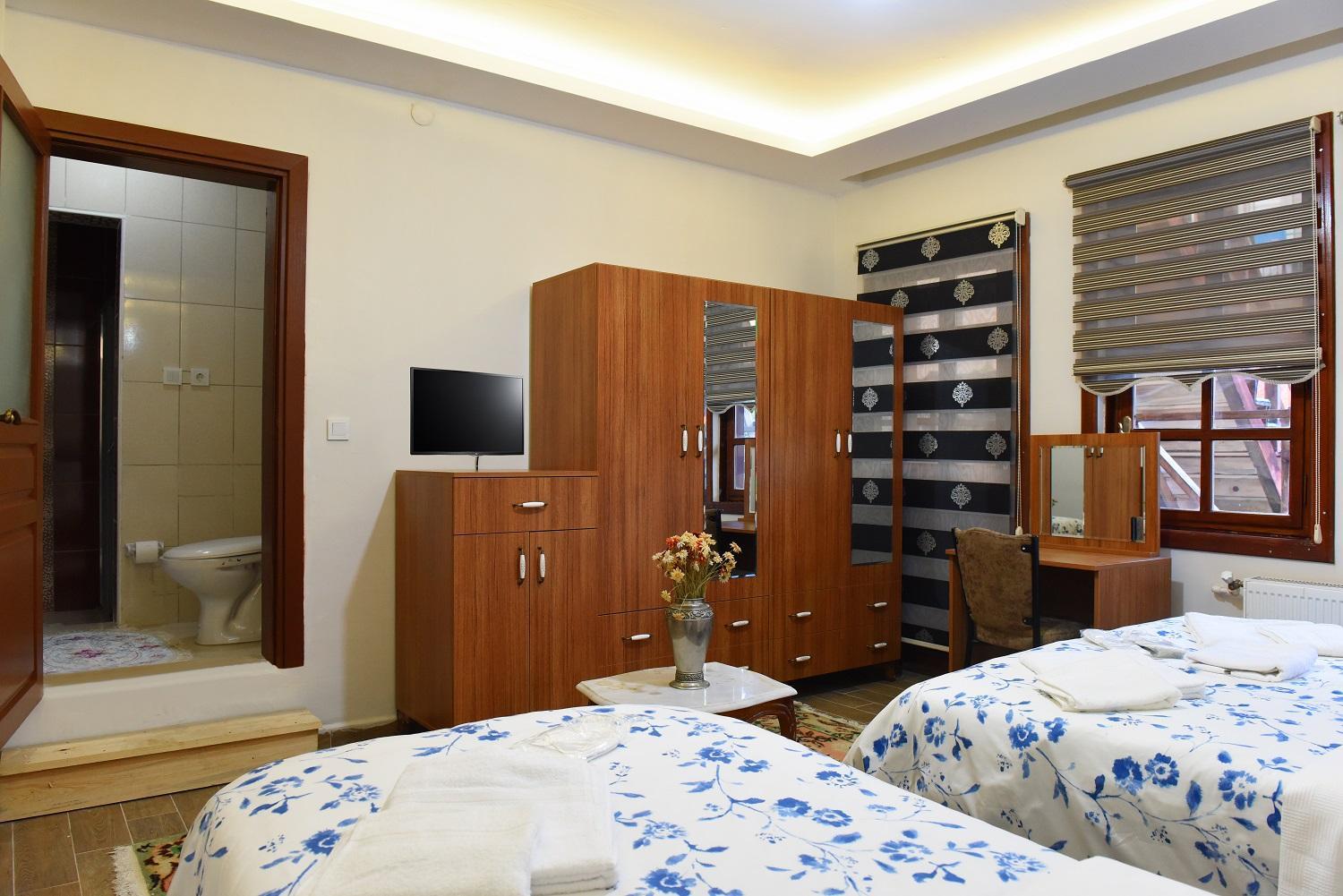 Triple Room with Garden View - Photo 4