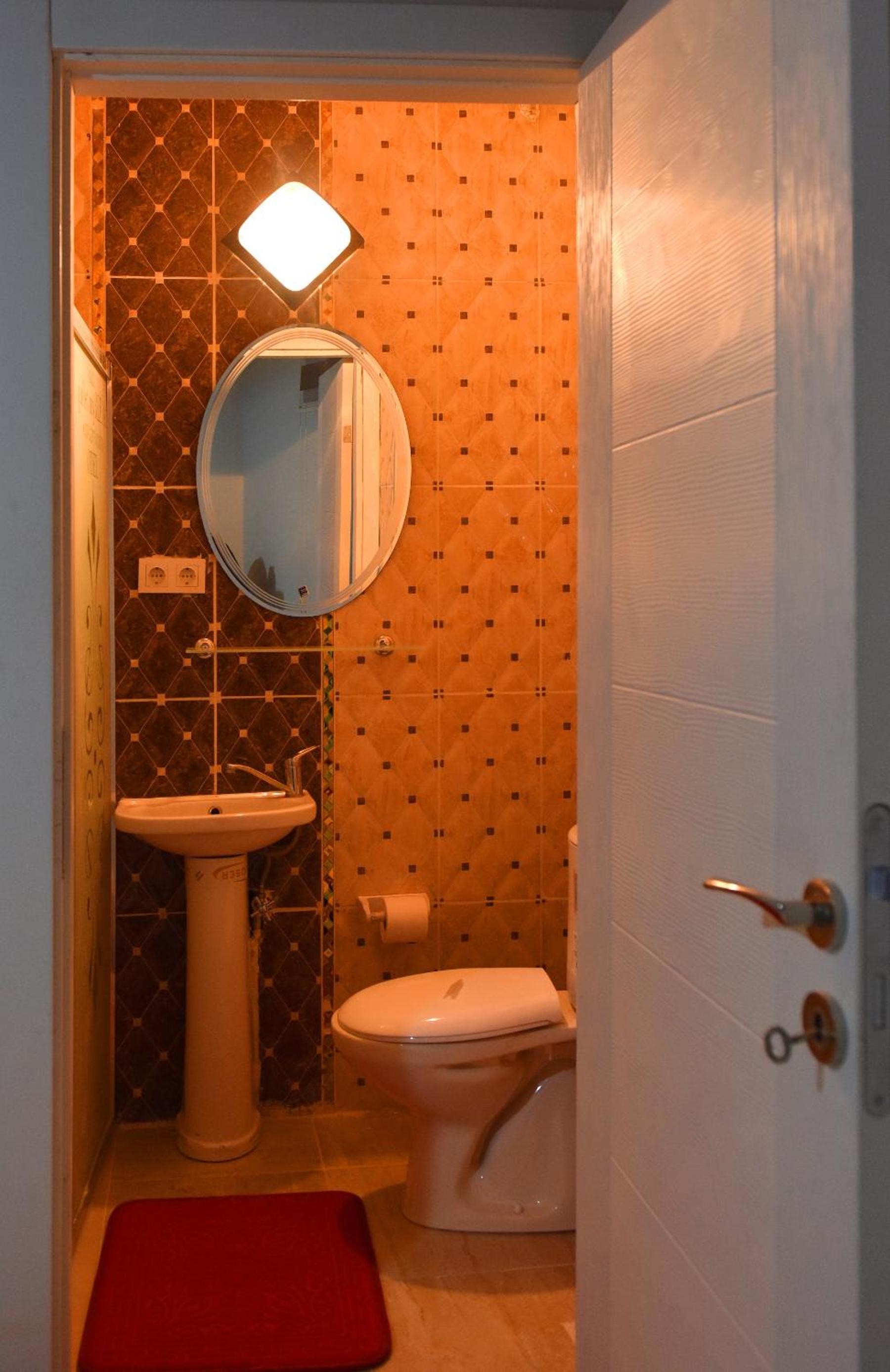Double or Twin Room with Bathroom - Photo 4