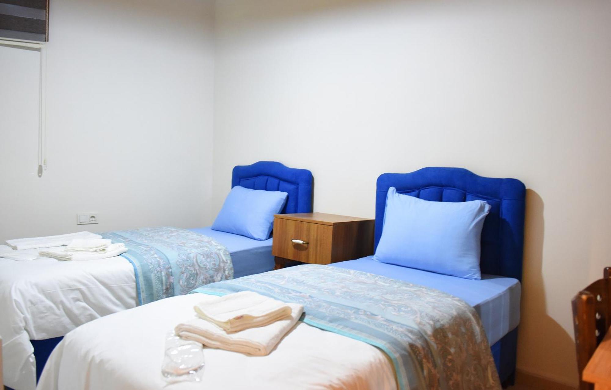 Double or Twin Room with Bathroom - Photo 2