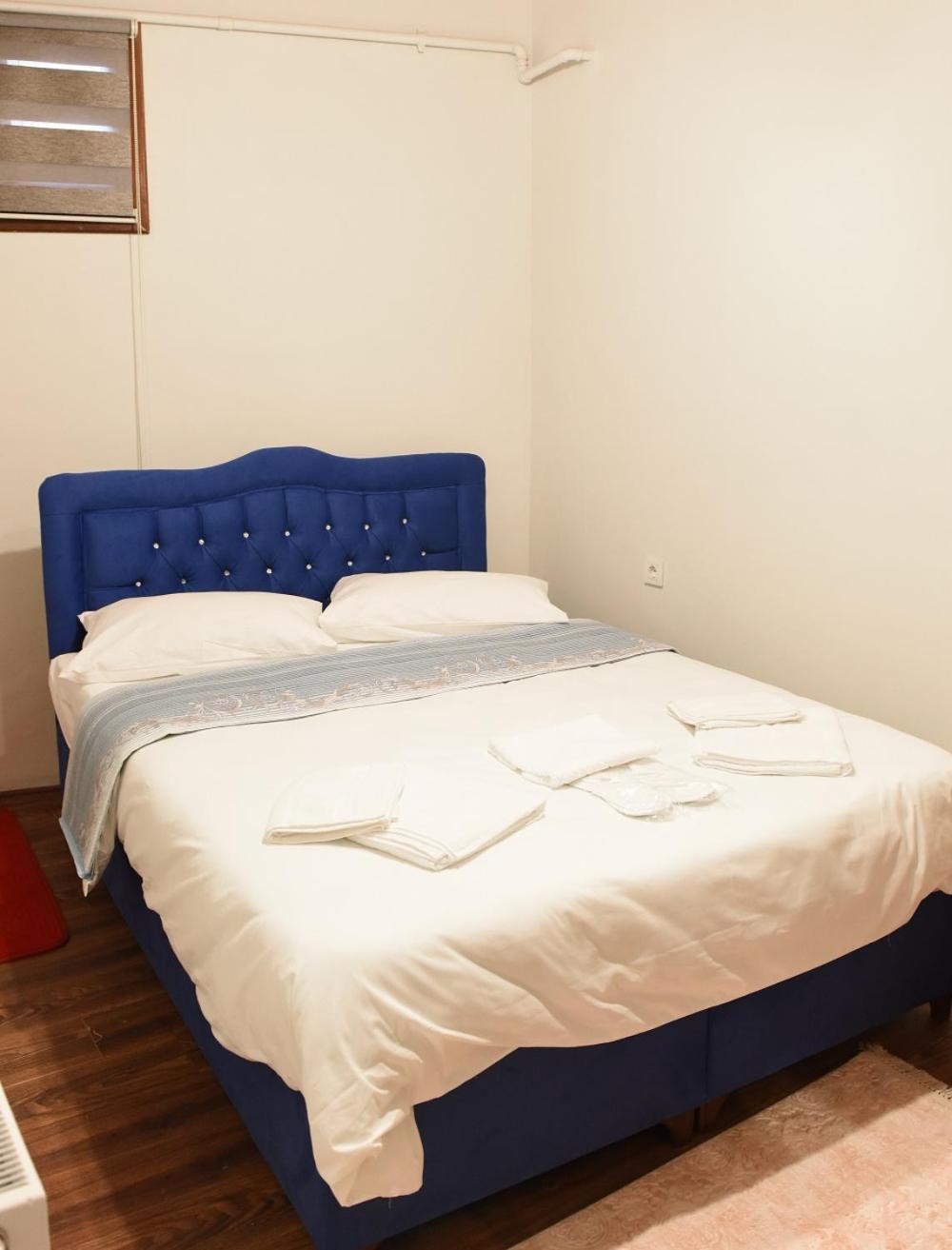 Double or Twin Room with Bathroom - Photo 6