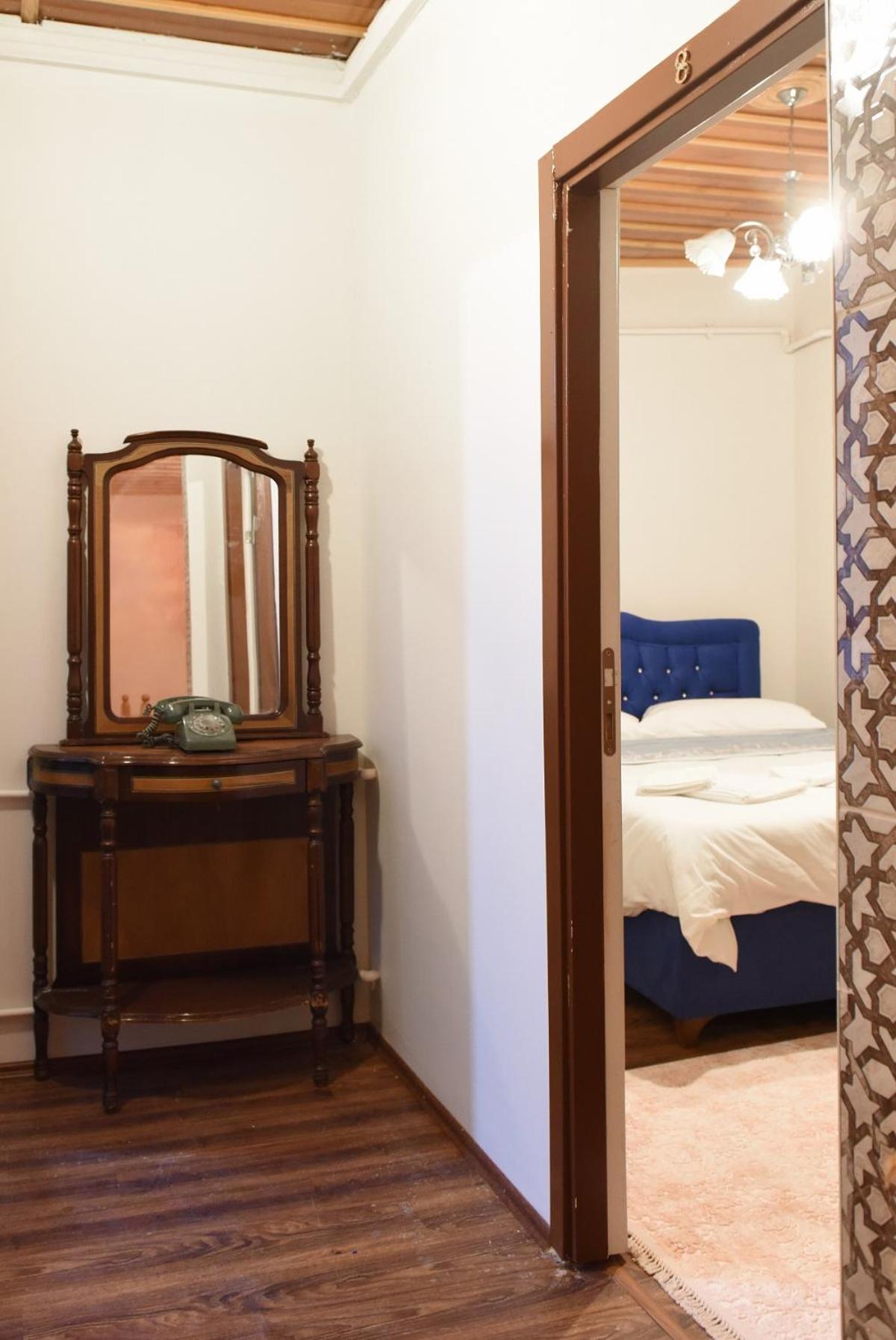 Double or Twin Room with Bathroom - Photo 5