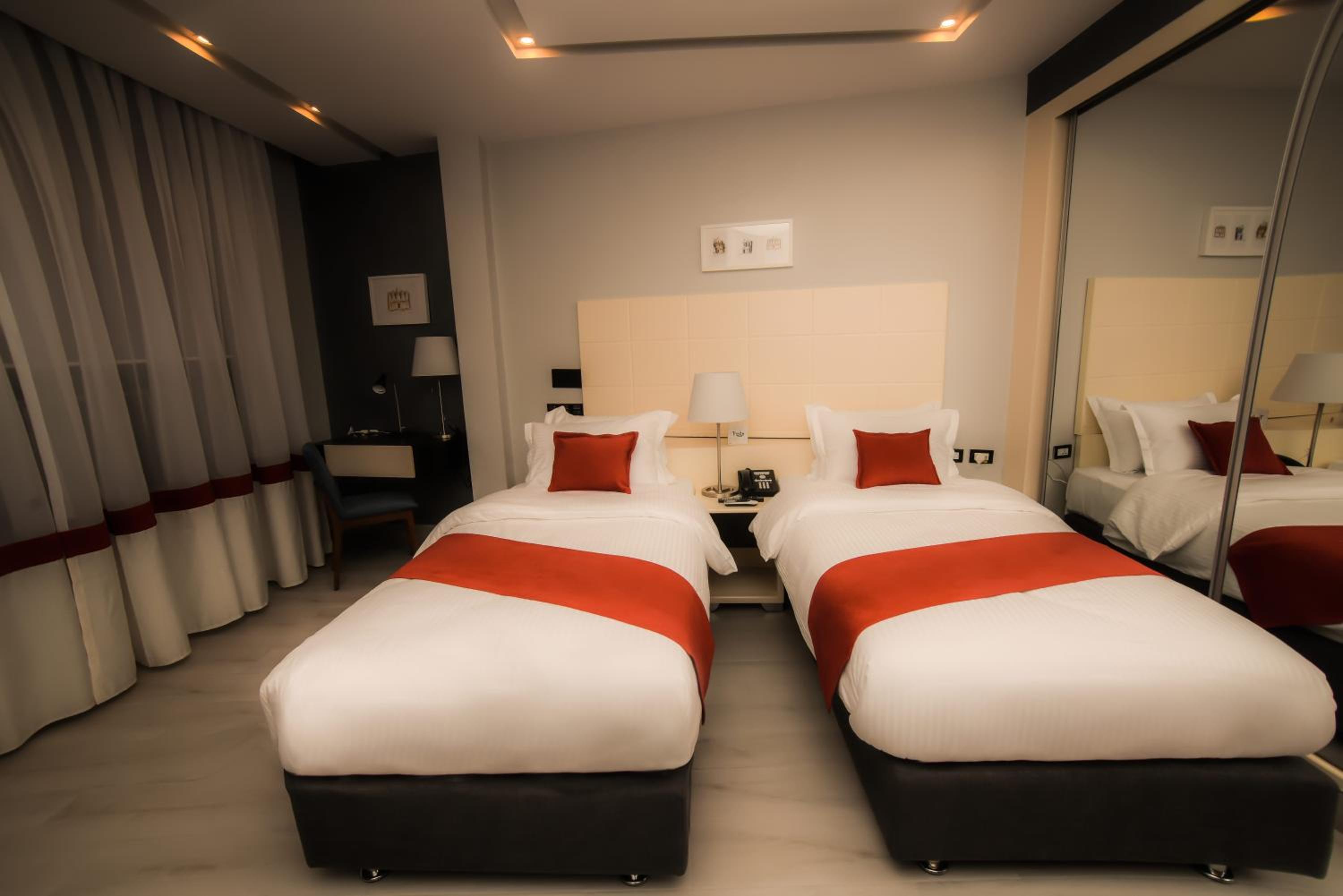 Deluxe Double or Twin Room with Balcony - Photo 2