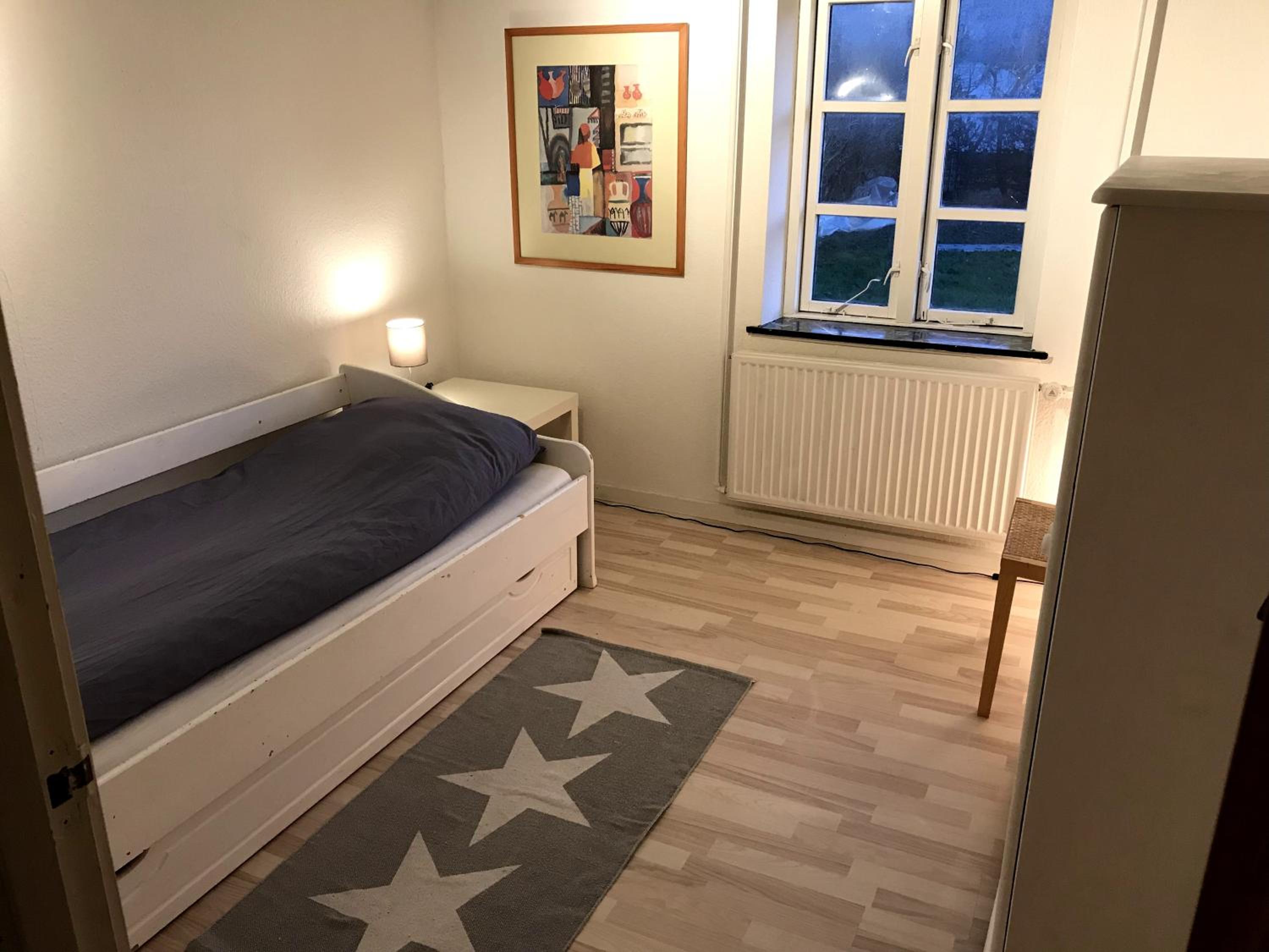 Five-Bedroom House photo 3