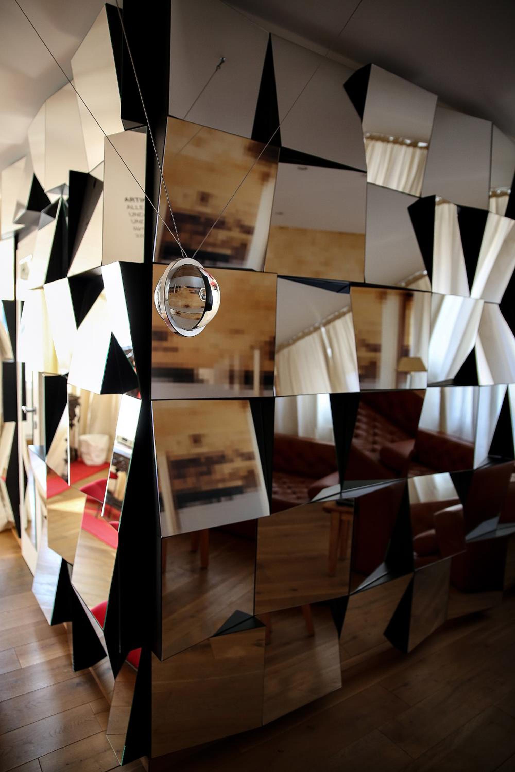 Suite - Photo 15