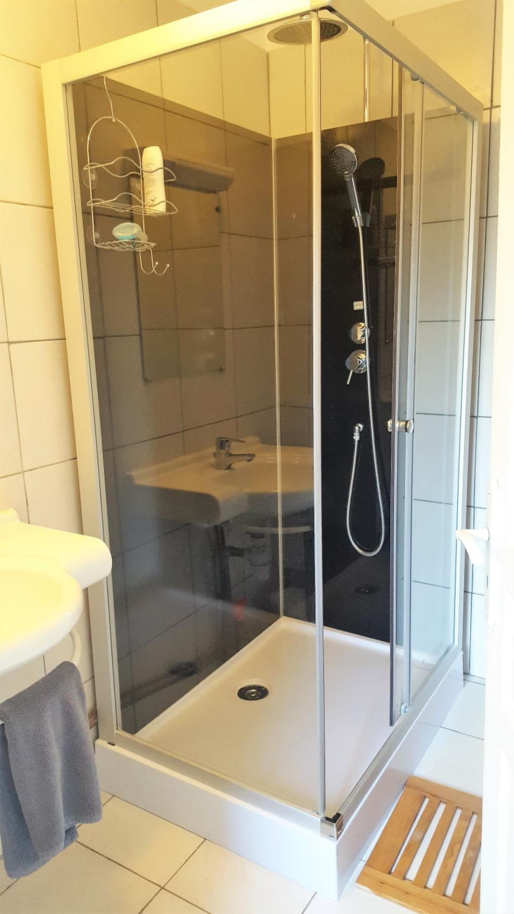 Double Room with Shared Bathroom photo 3