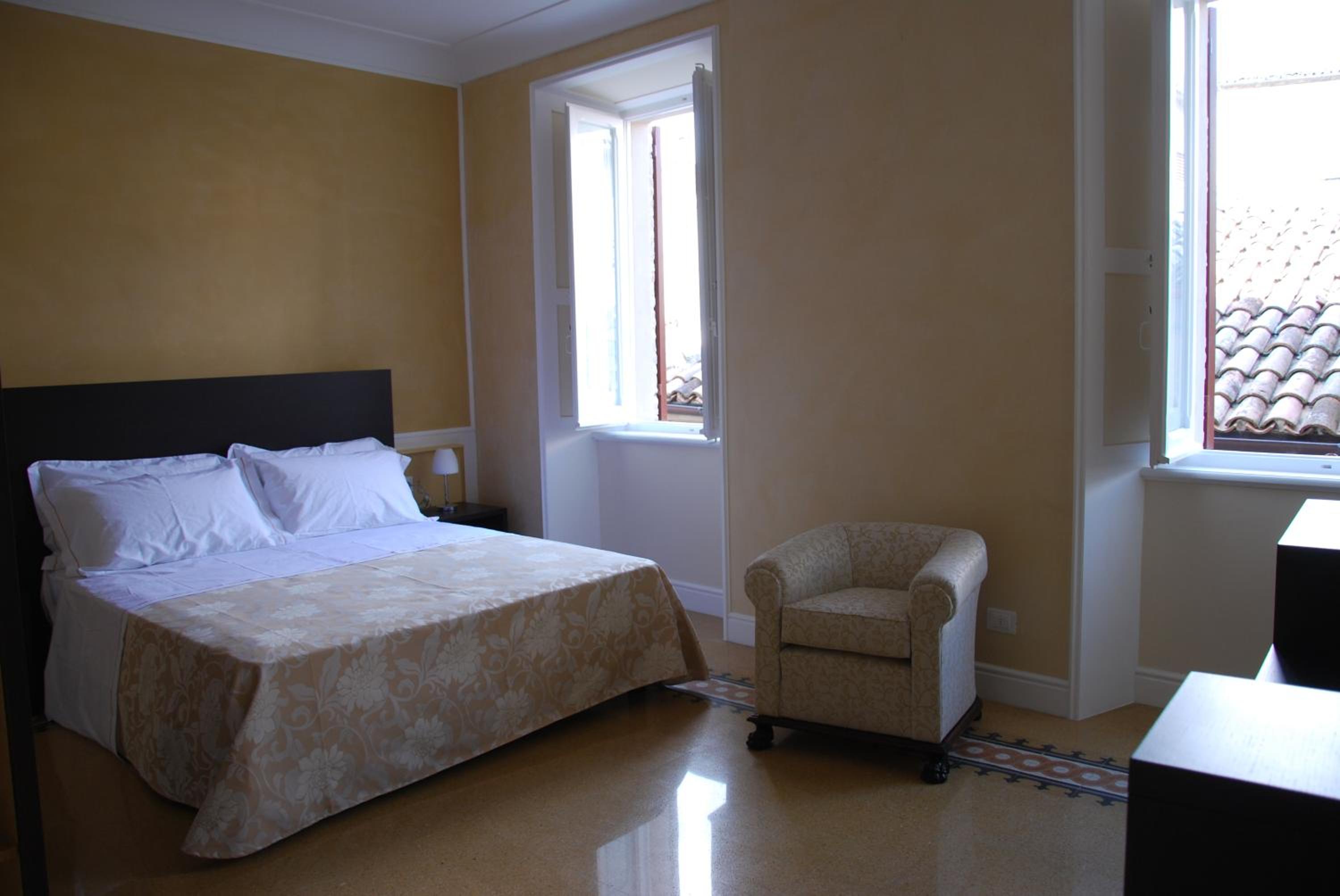 Double Room - Photo 11