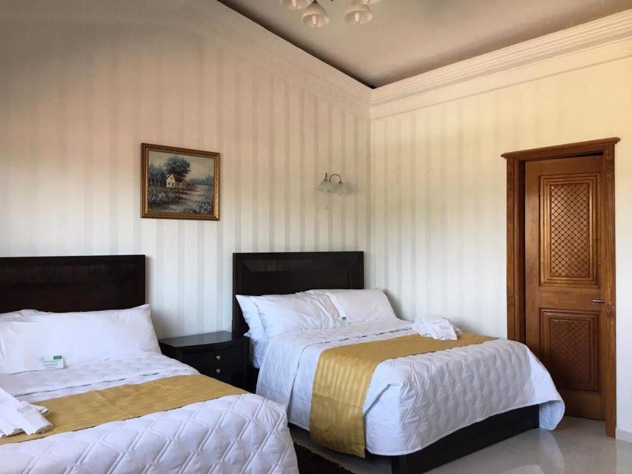 Twin Room - Photo 3