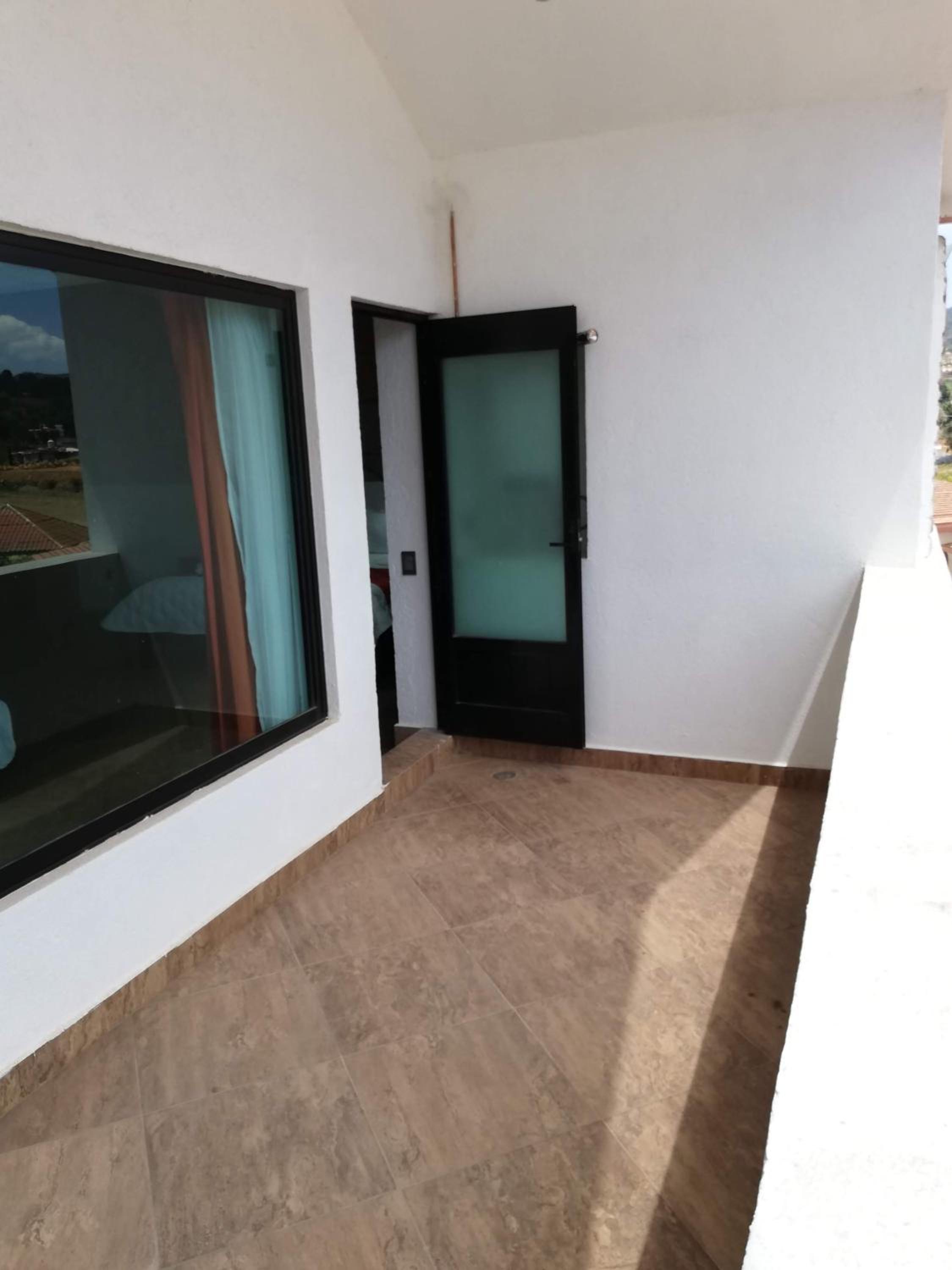 Junior Suite with Balcony - Photo 2