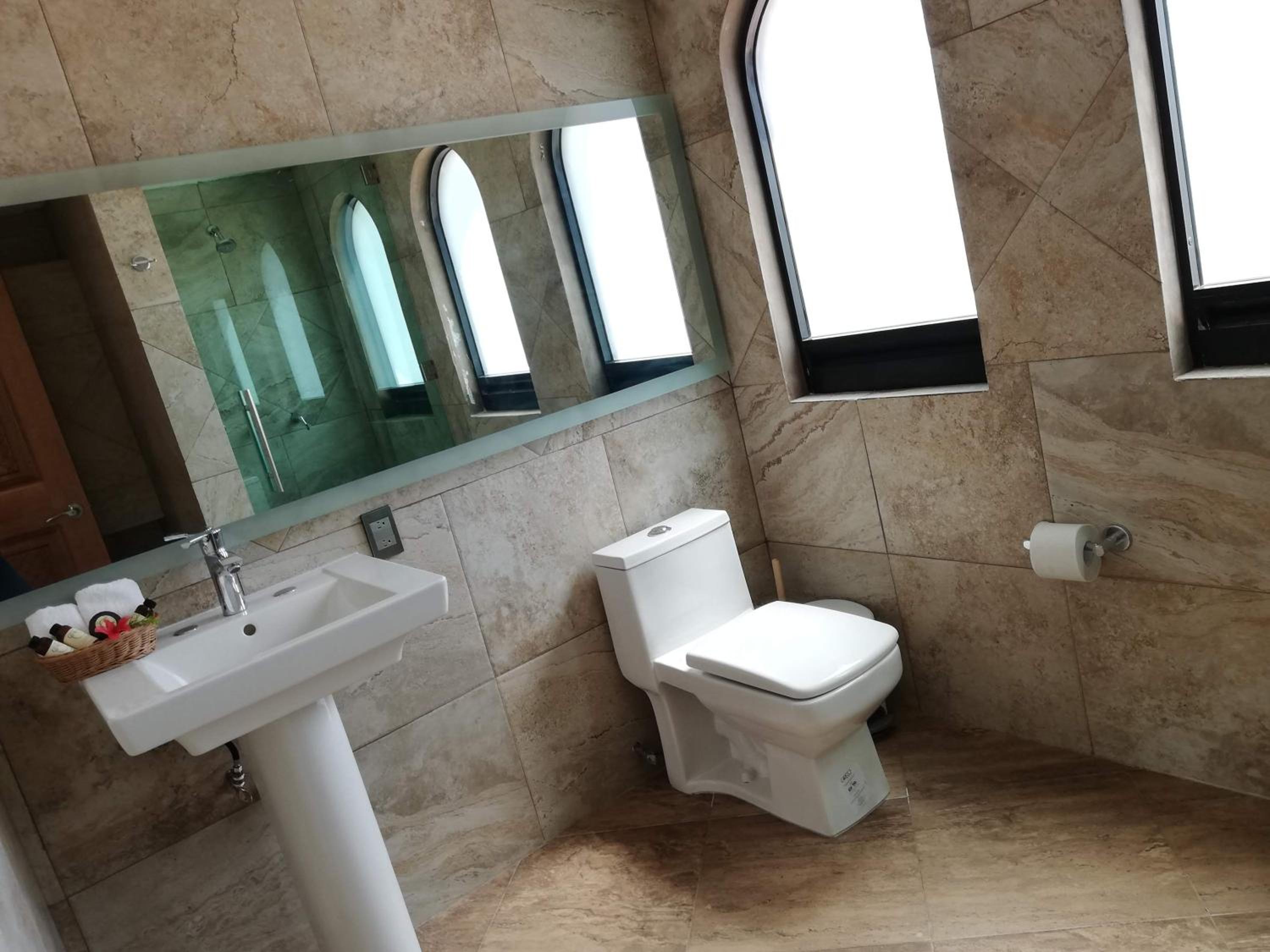Junior Suite with Balcony - Photo 3