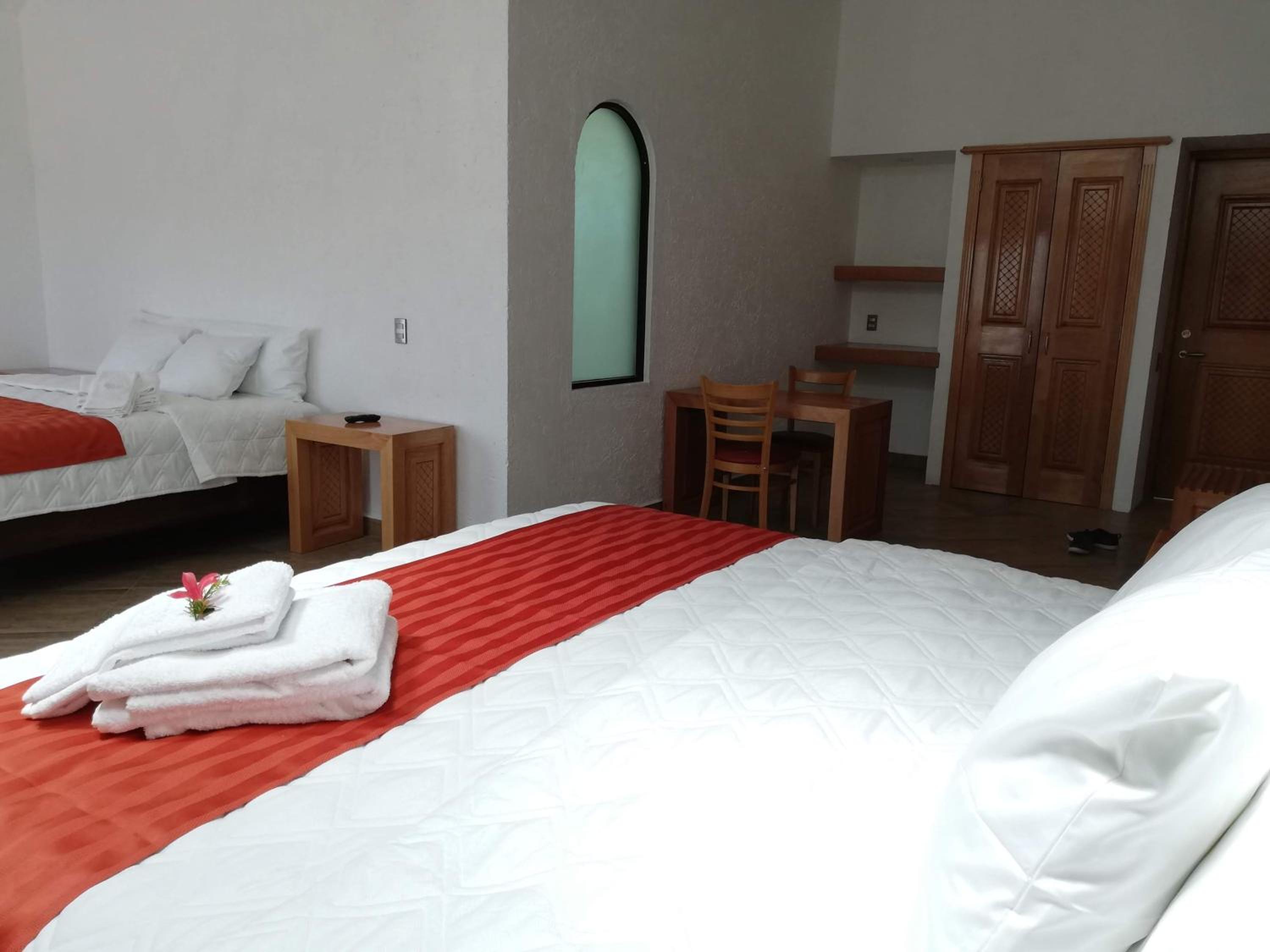 Junior Suite with Balcony - Photo 5