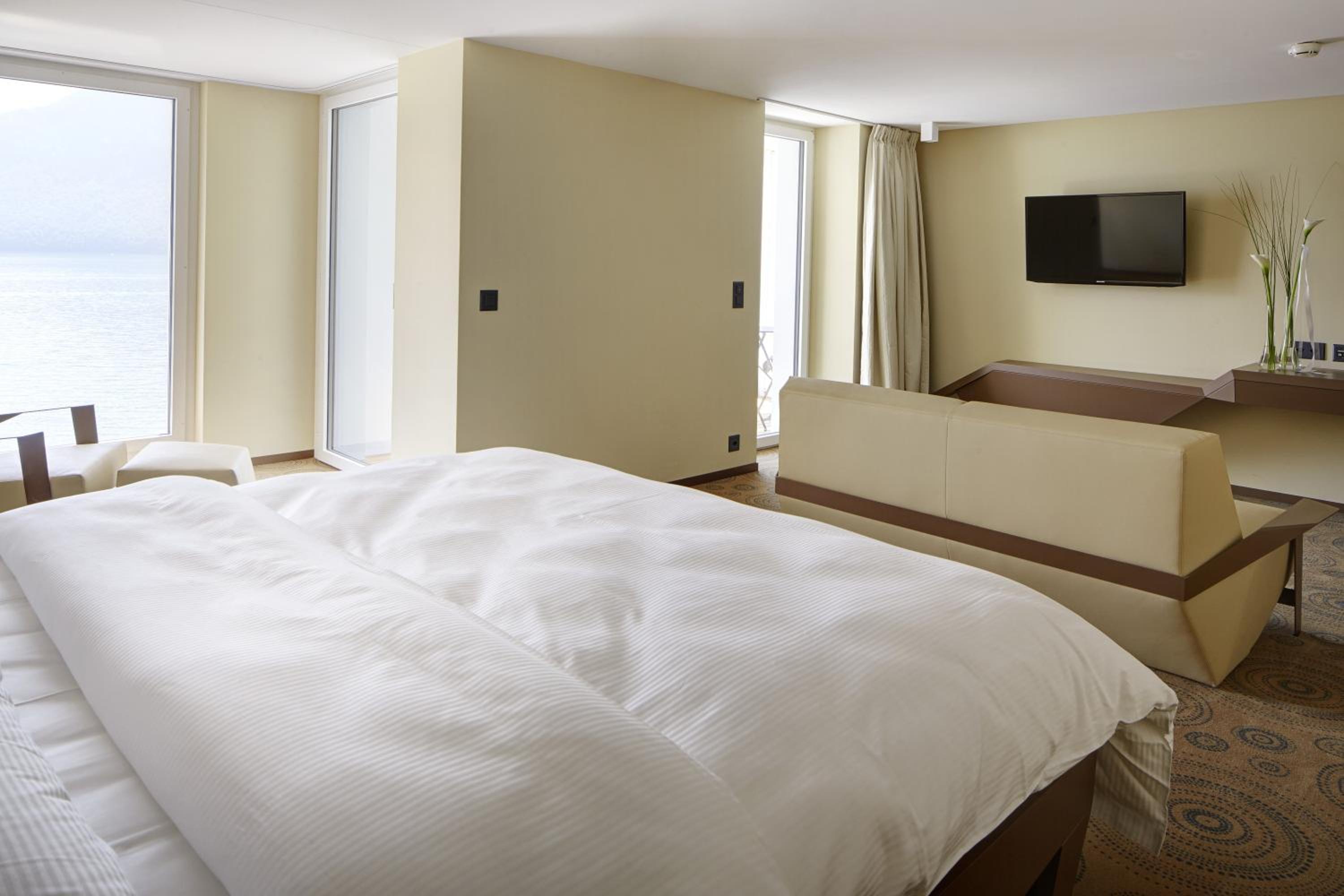 Junior Suite with Lake View - Photo 6