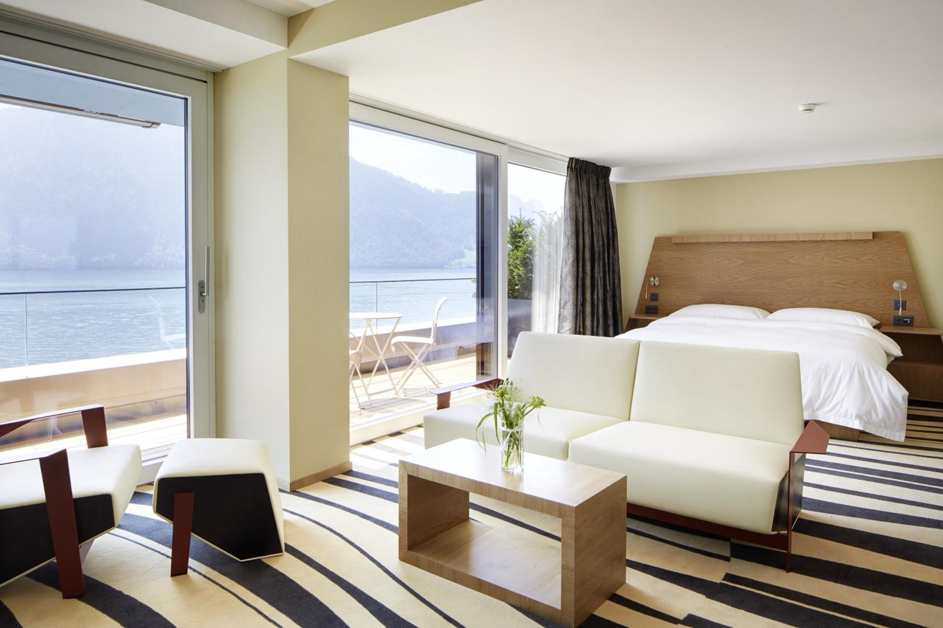 Junior Suite with Lake View - Photo 8