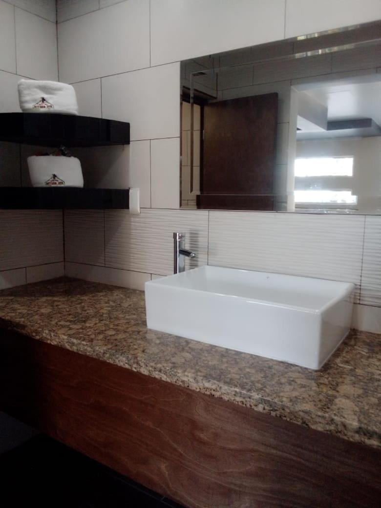 Deluxe King Suite photo 3