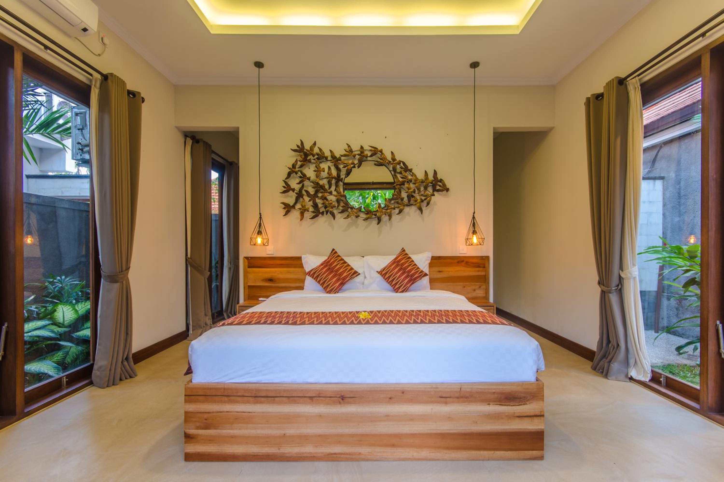 Queen Room with Pool View - Photo 1