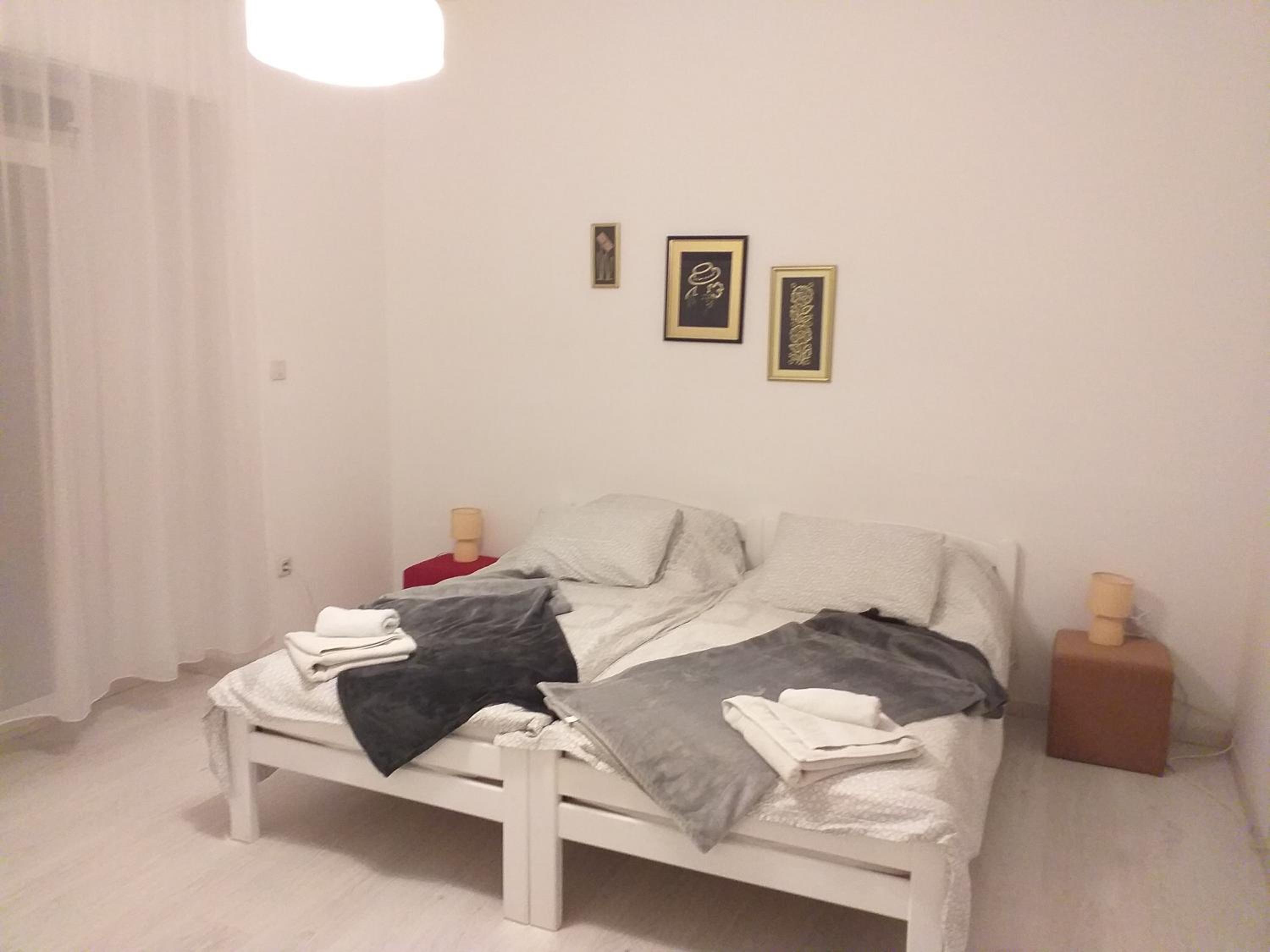 One-Bedroom Apartment - Photo 1