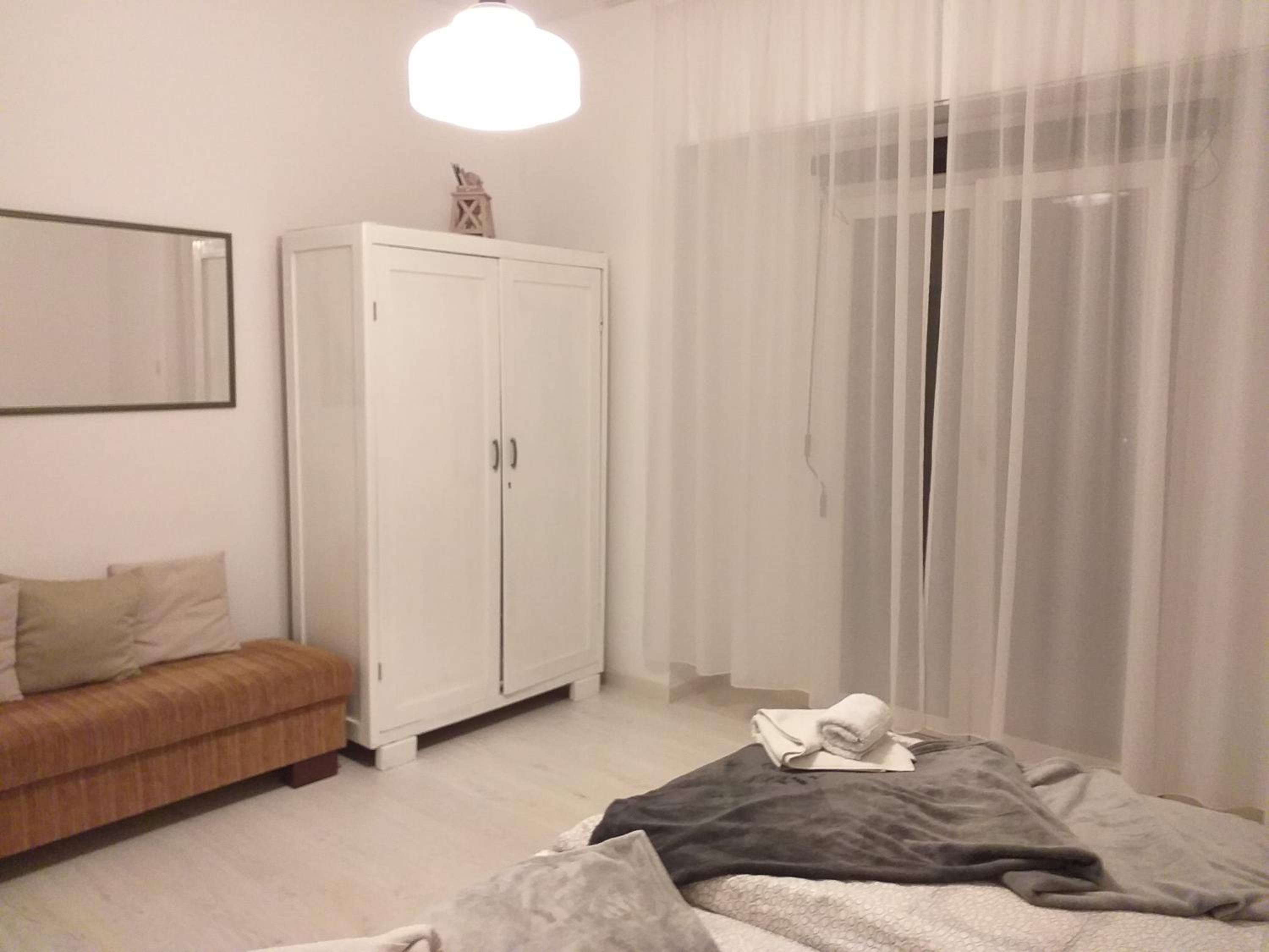One-Bedroom Apartment - Photo 3
