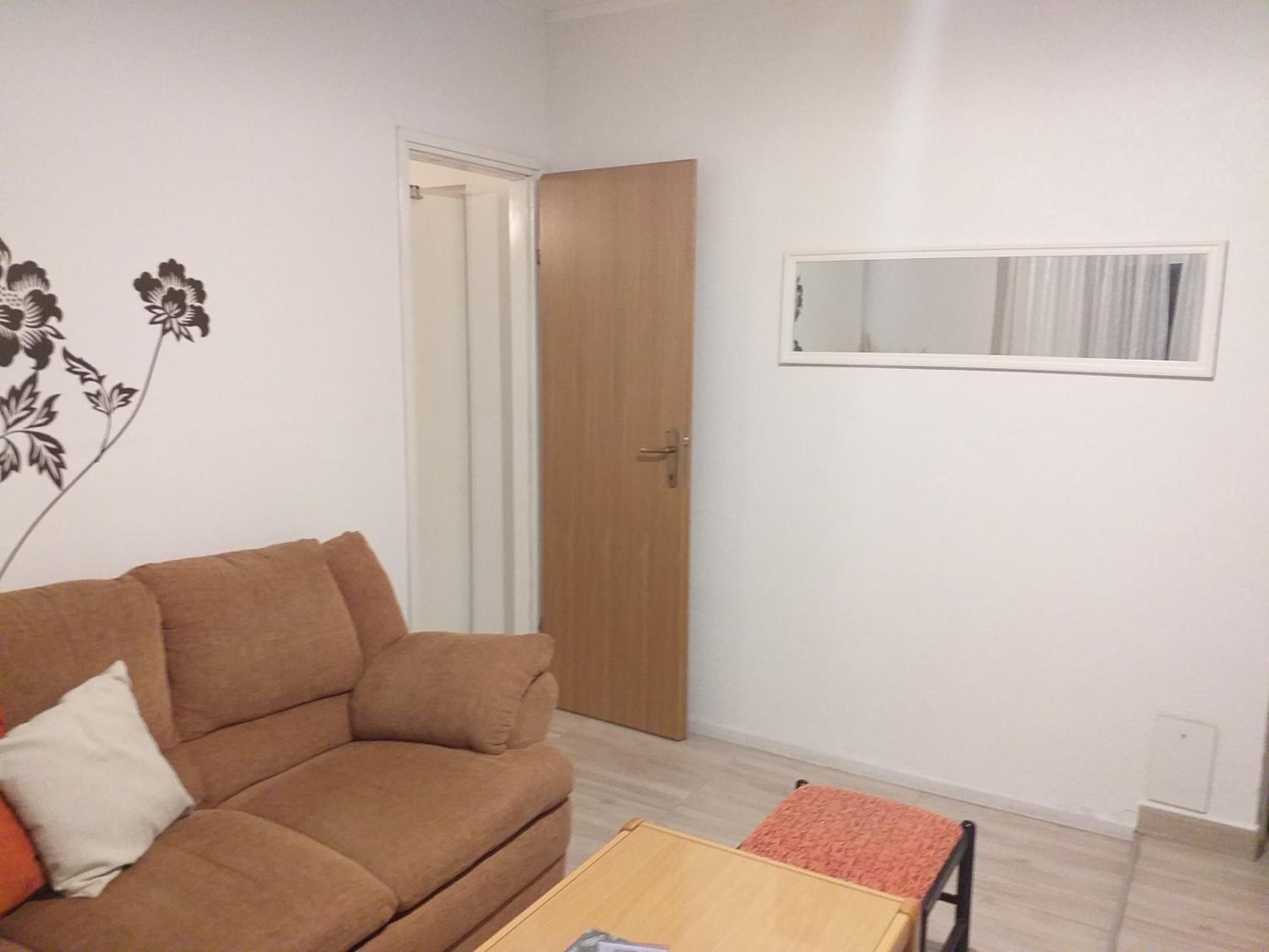 One-Bedroom Apartment - Photo 2