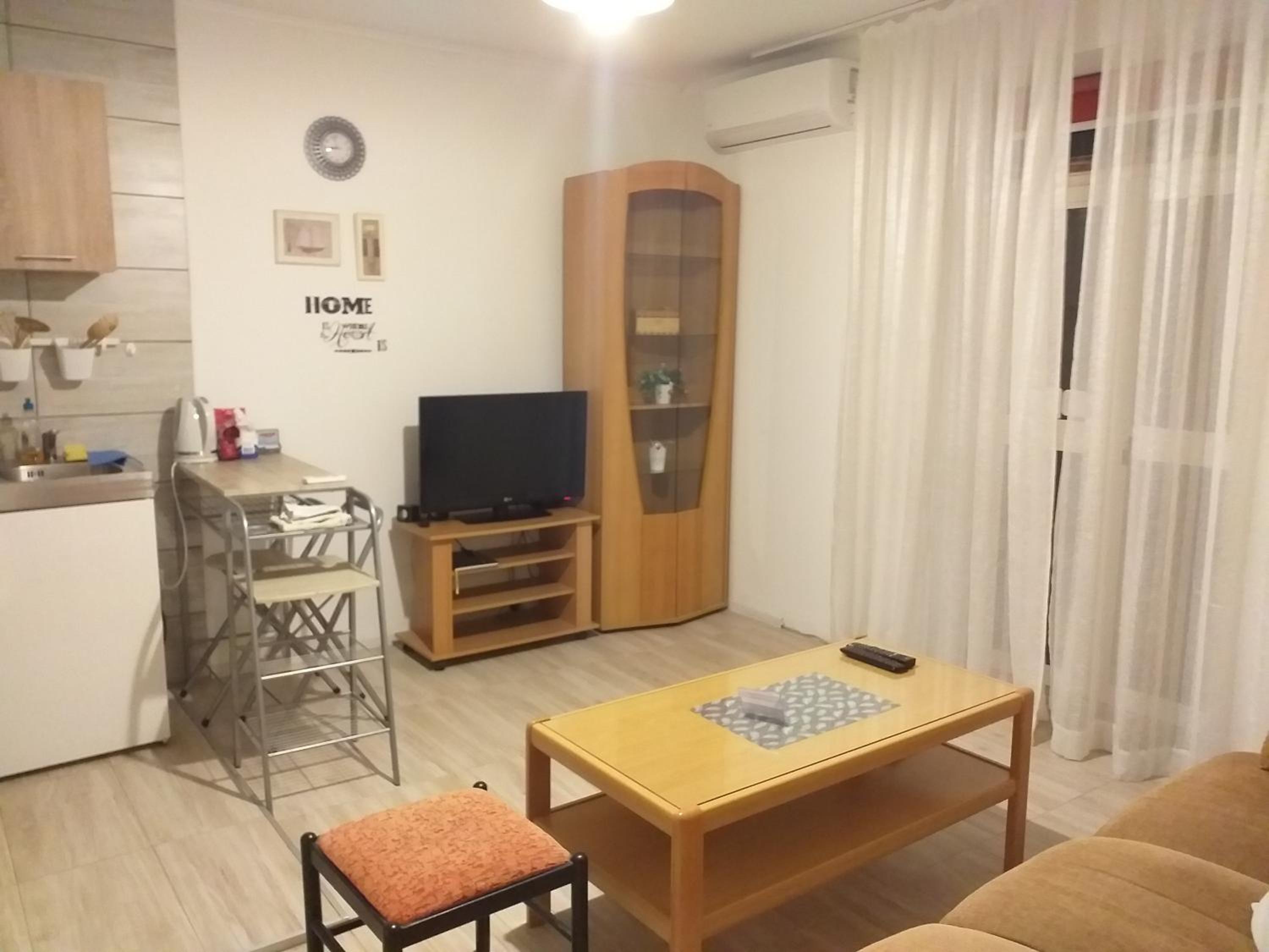 One-Bedroom Apartment - Photo 8
