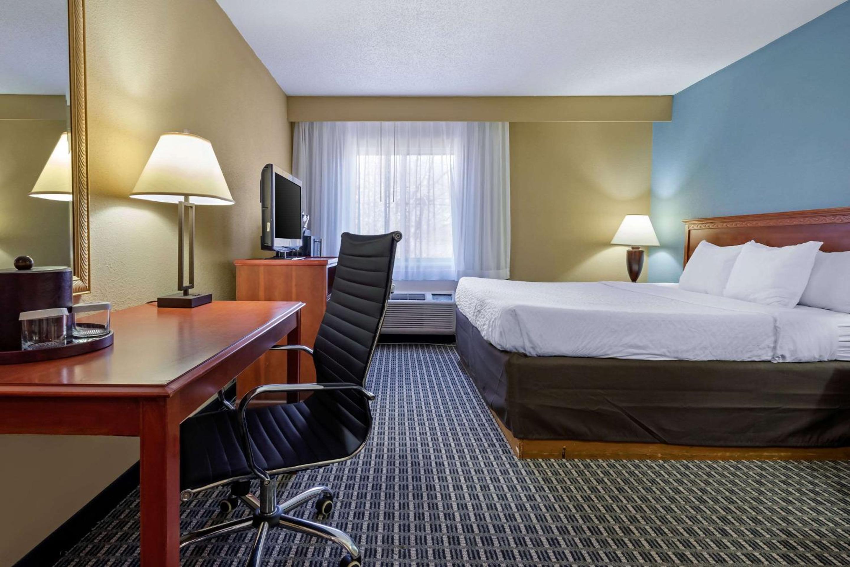 King Room - Non-Smoking - Photo 1