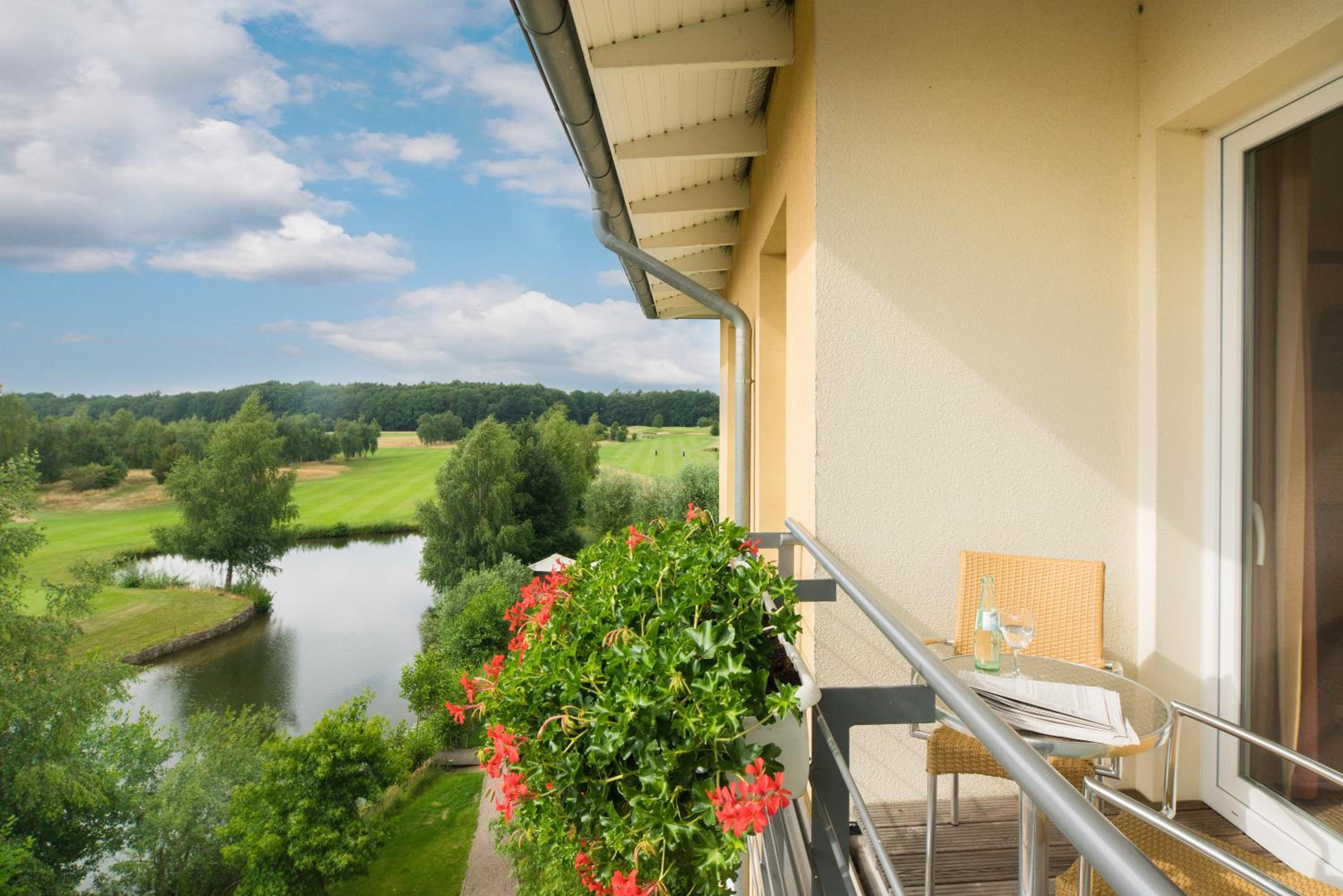 Deluxe Double Room with Balcony - Photo 4