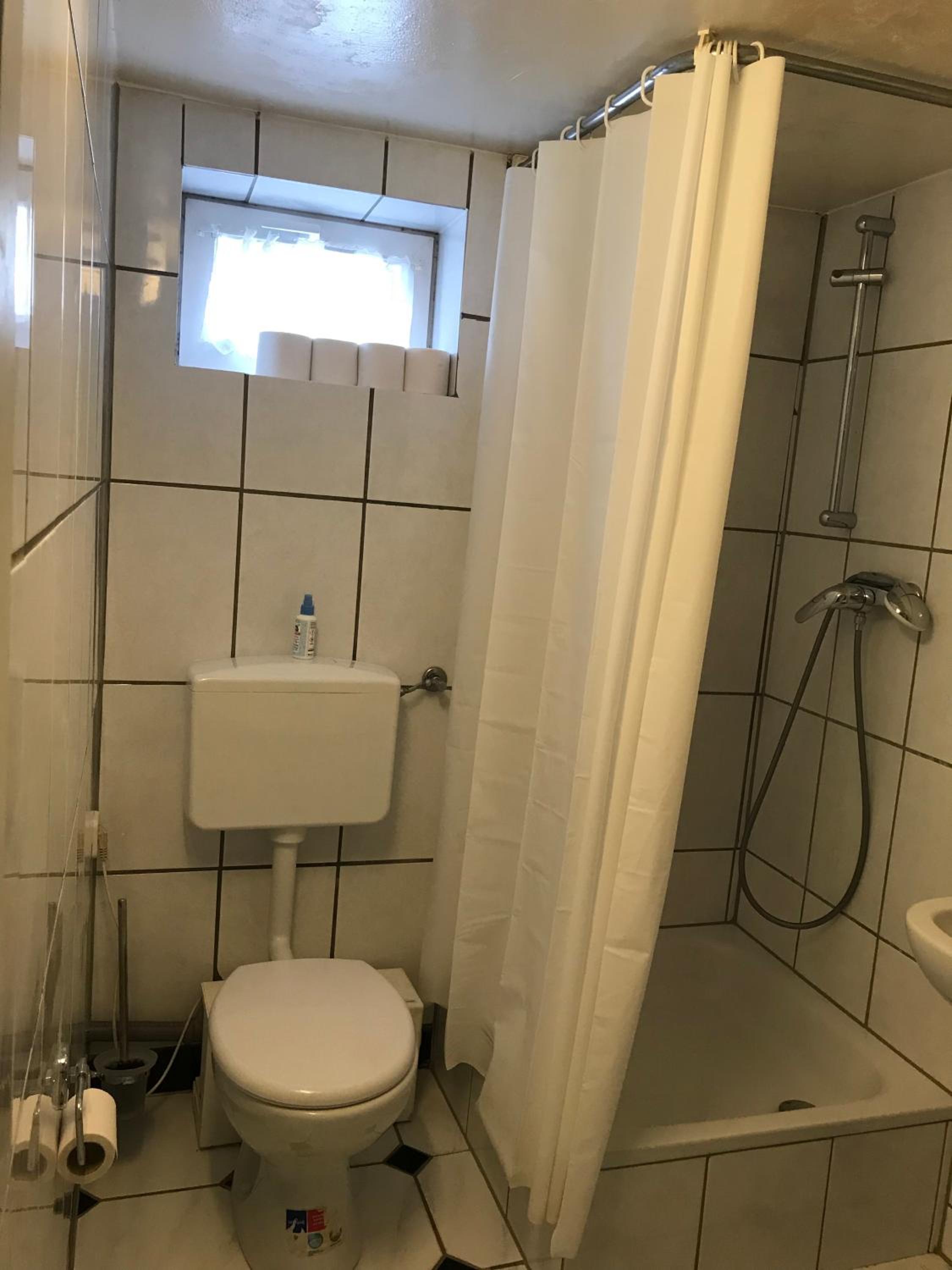 Twin Room with Private External Bathroom photo 3