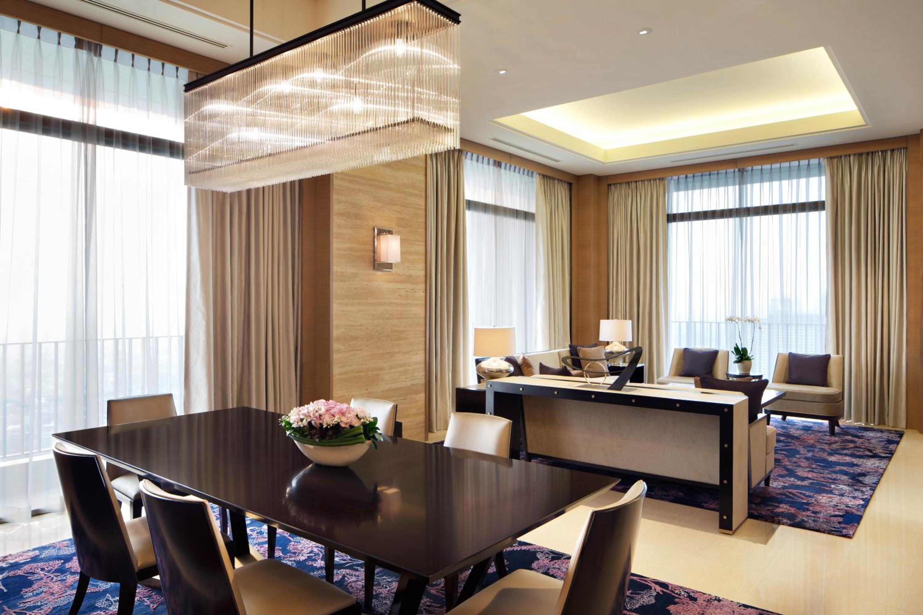 Fairmont Gold One-Bedroom Signature Suite