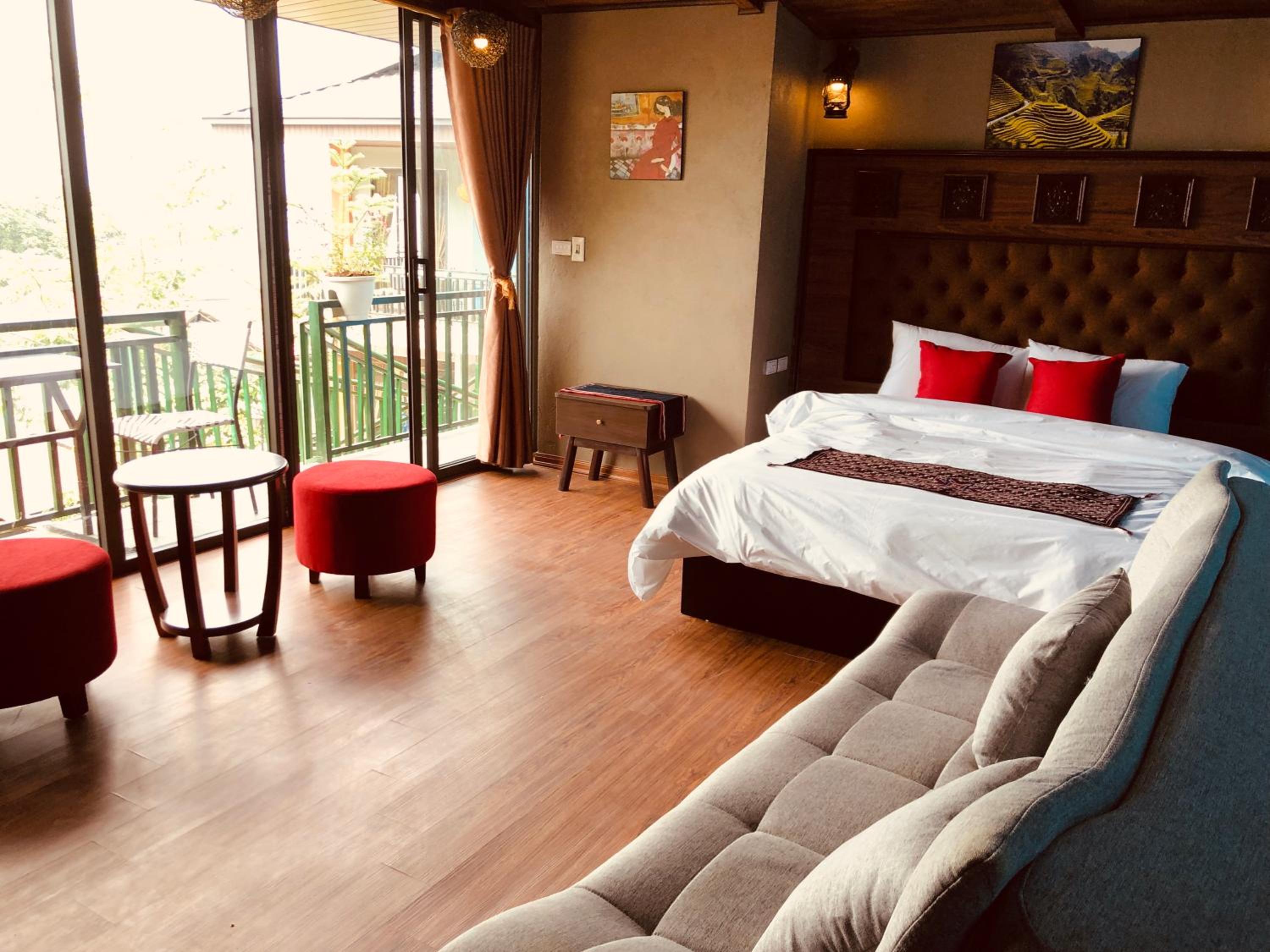Family Room with Mountain View photo 3