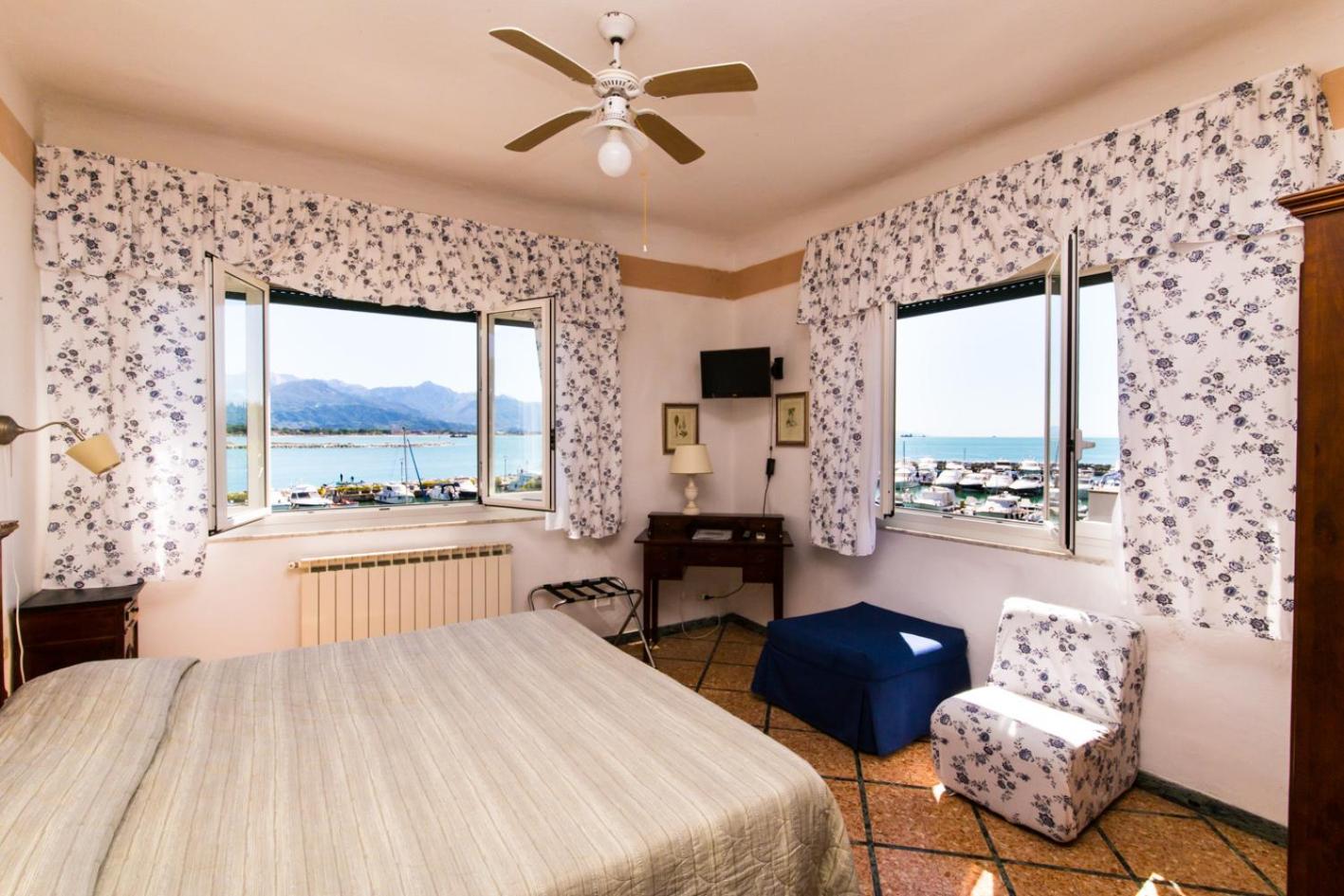 Double or Twin Room with Sea View - Photo 2