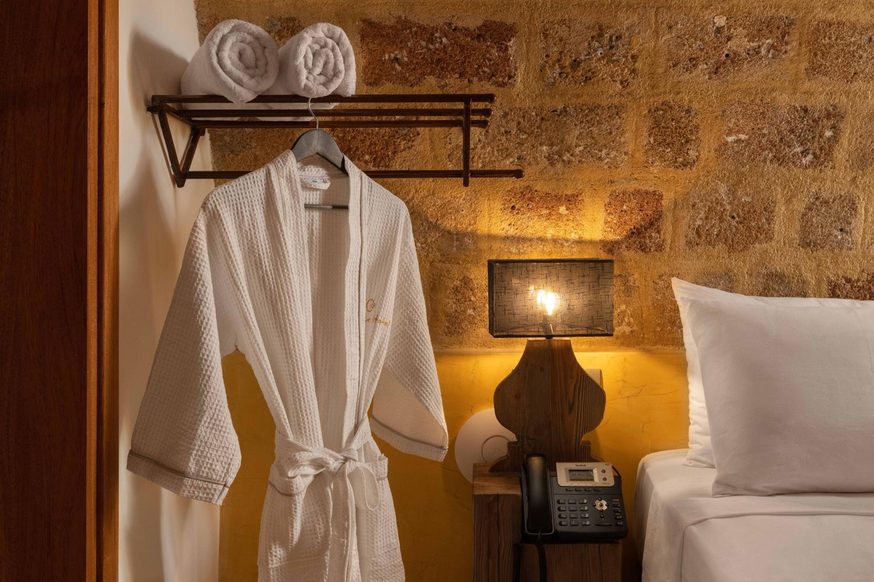 Deluxe Stone Room - Photo 16