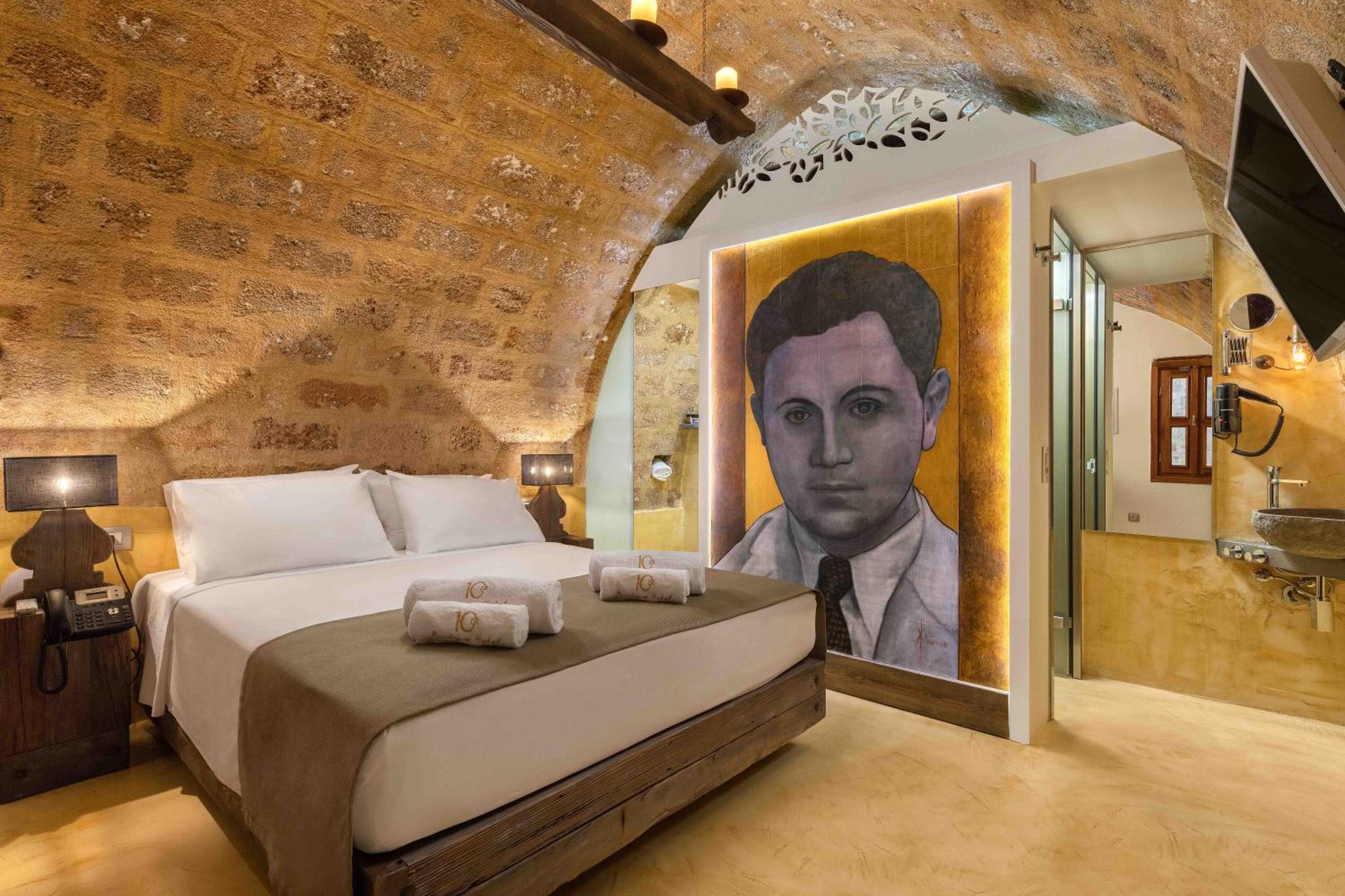 Deluxe Stone Room - Photo 19