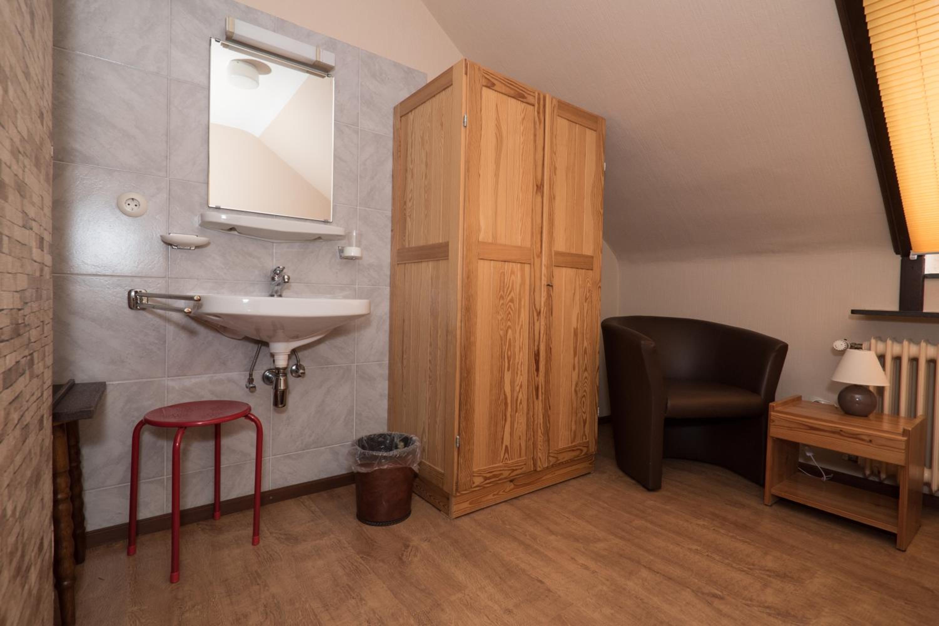 Standard Single Room with Shared Bathroom photo 2