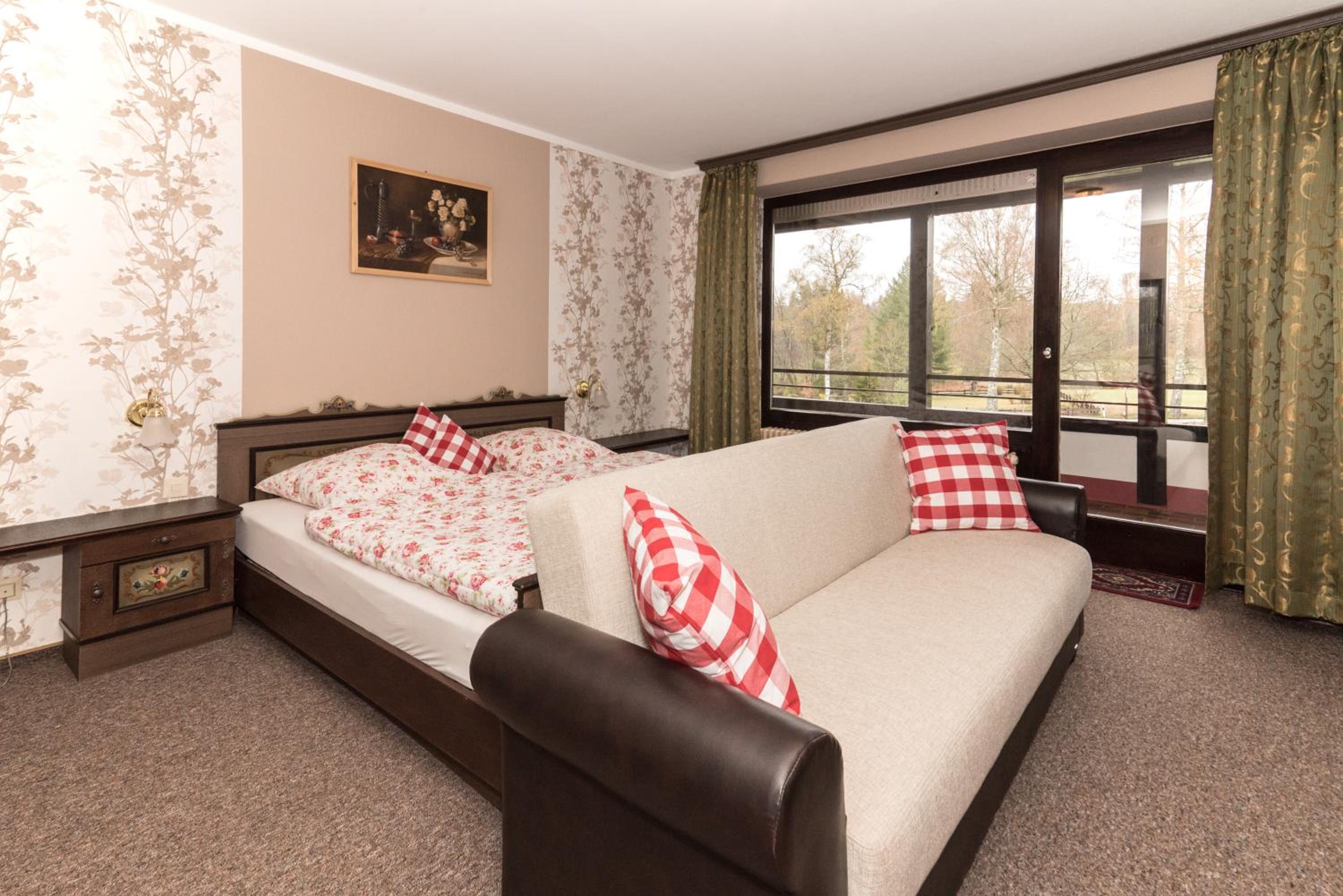 Double Room with Balcony - Photo 2