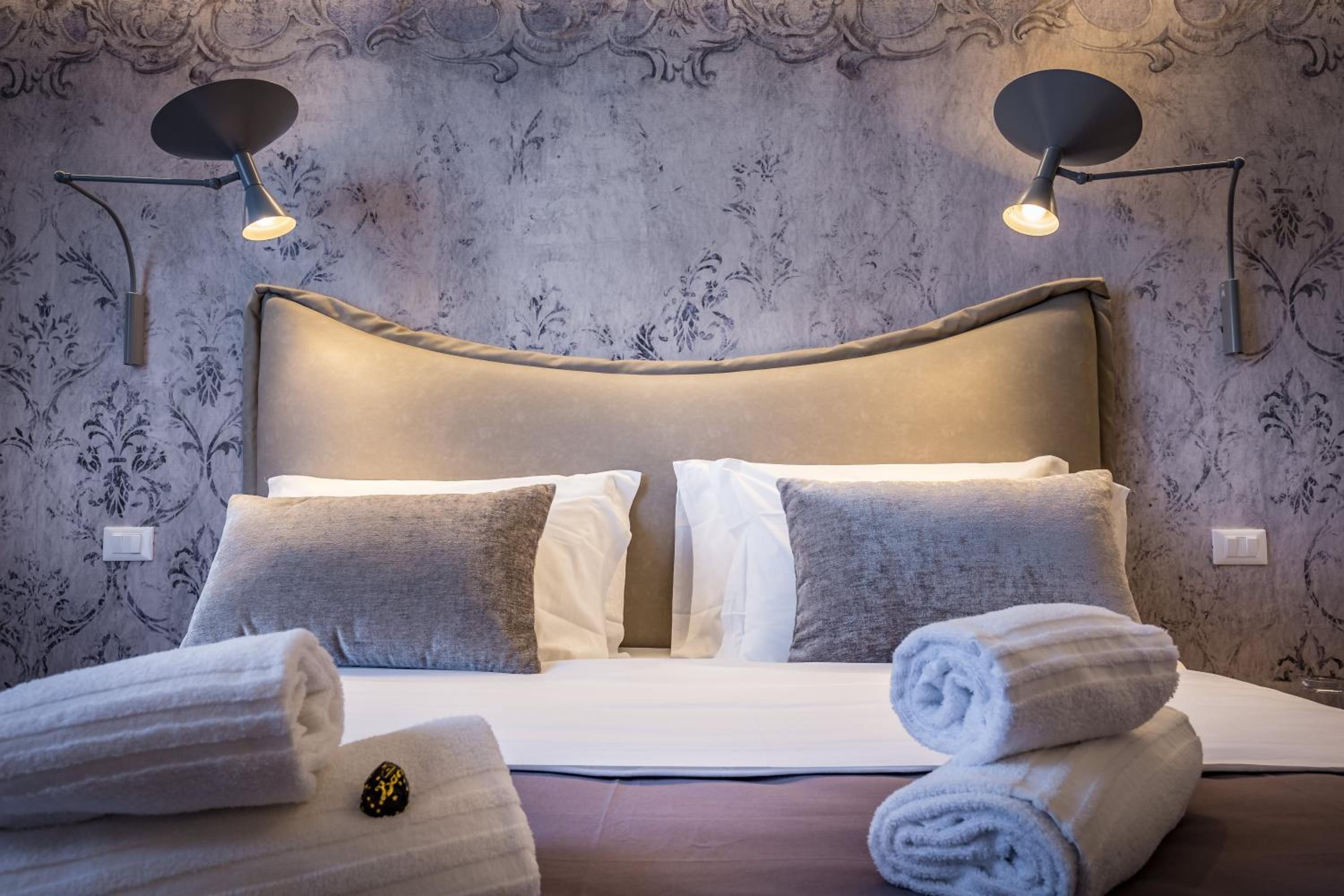 Deluxe Double Room with Balcony photo 1