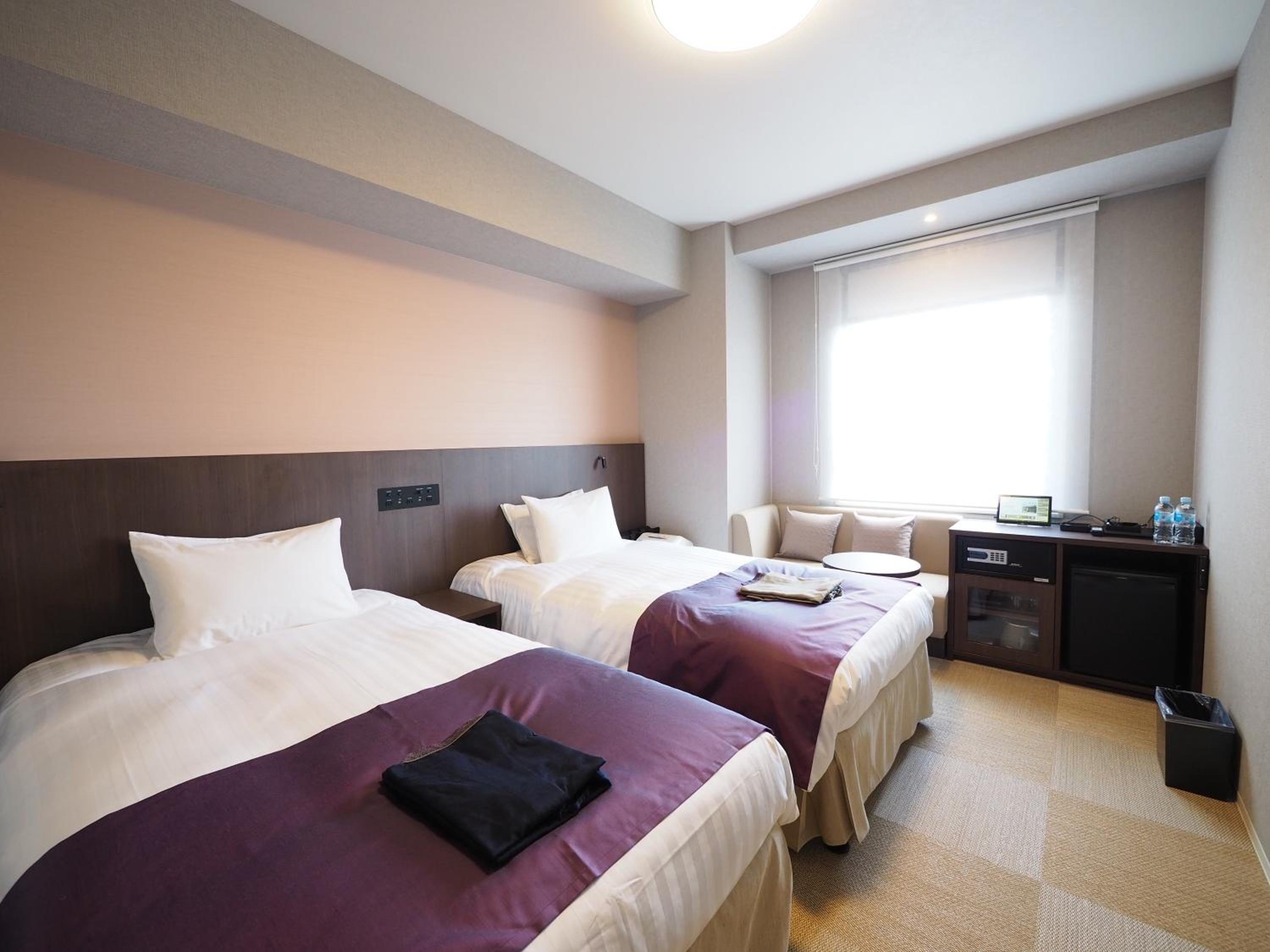 Moderate Twin Room With Unit Bath
