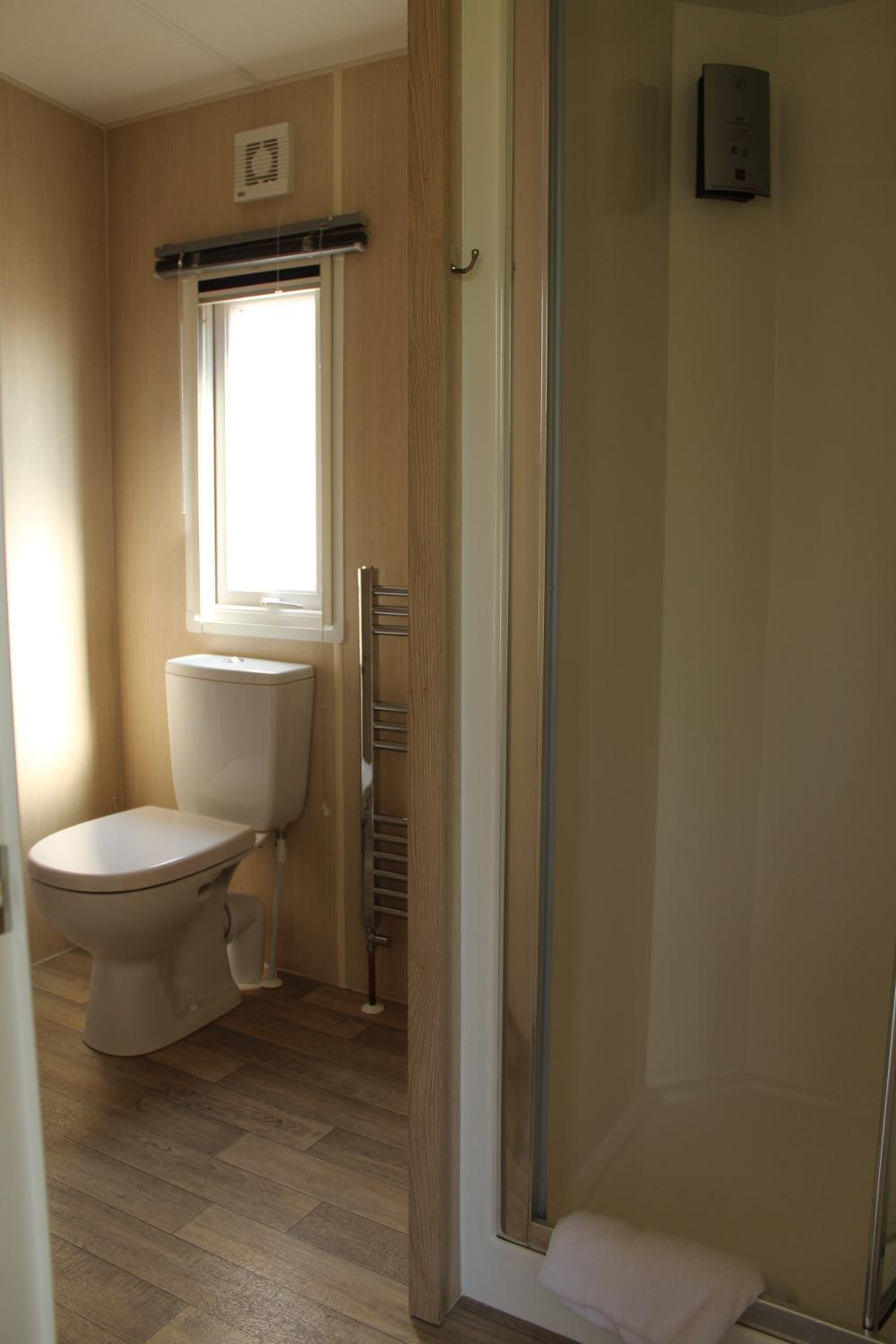 Budget Double Room - Photo 11