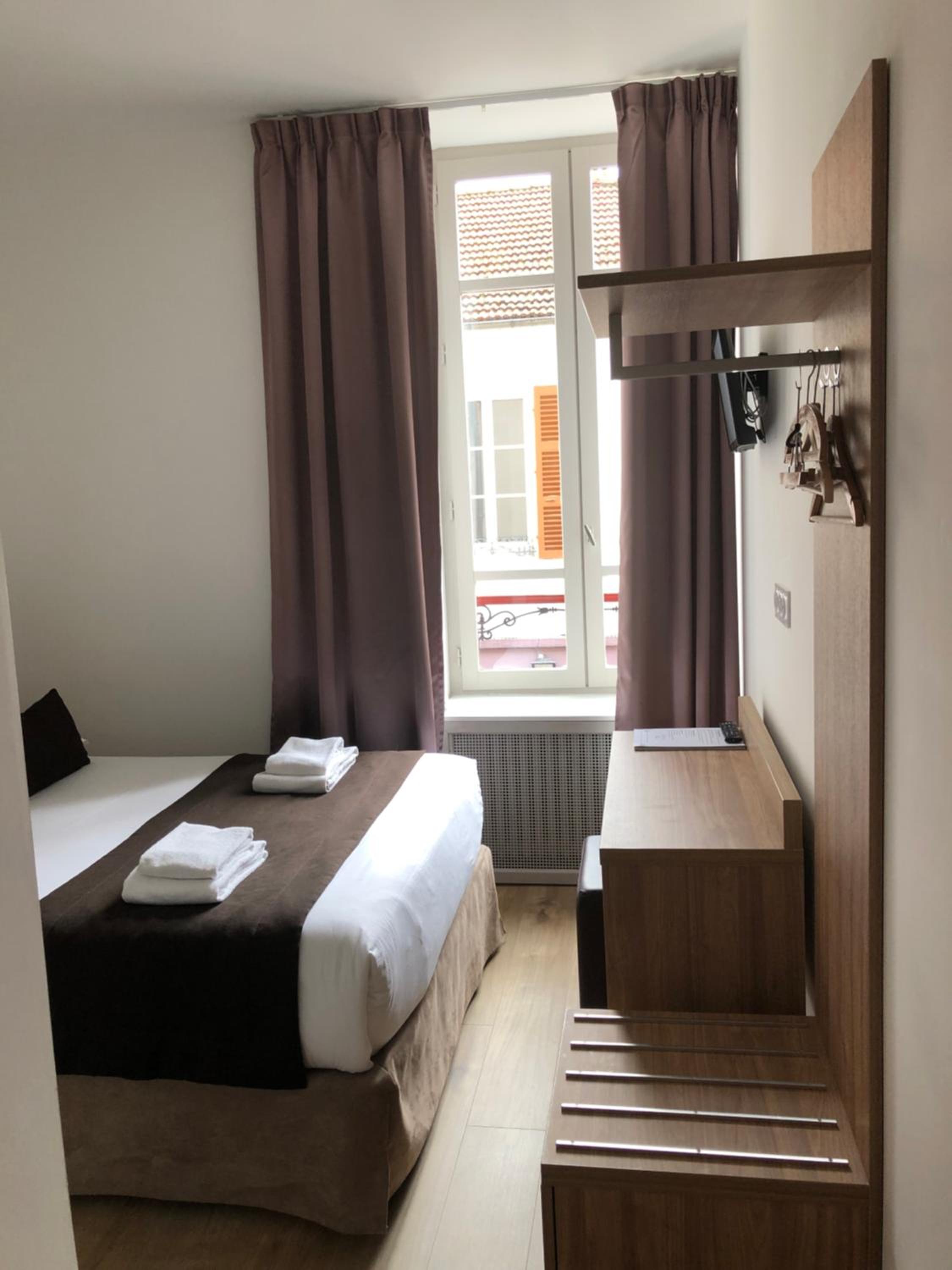 Small Double Room - Photo 3