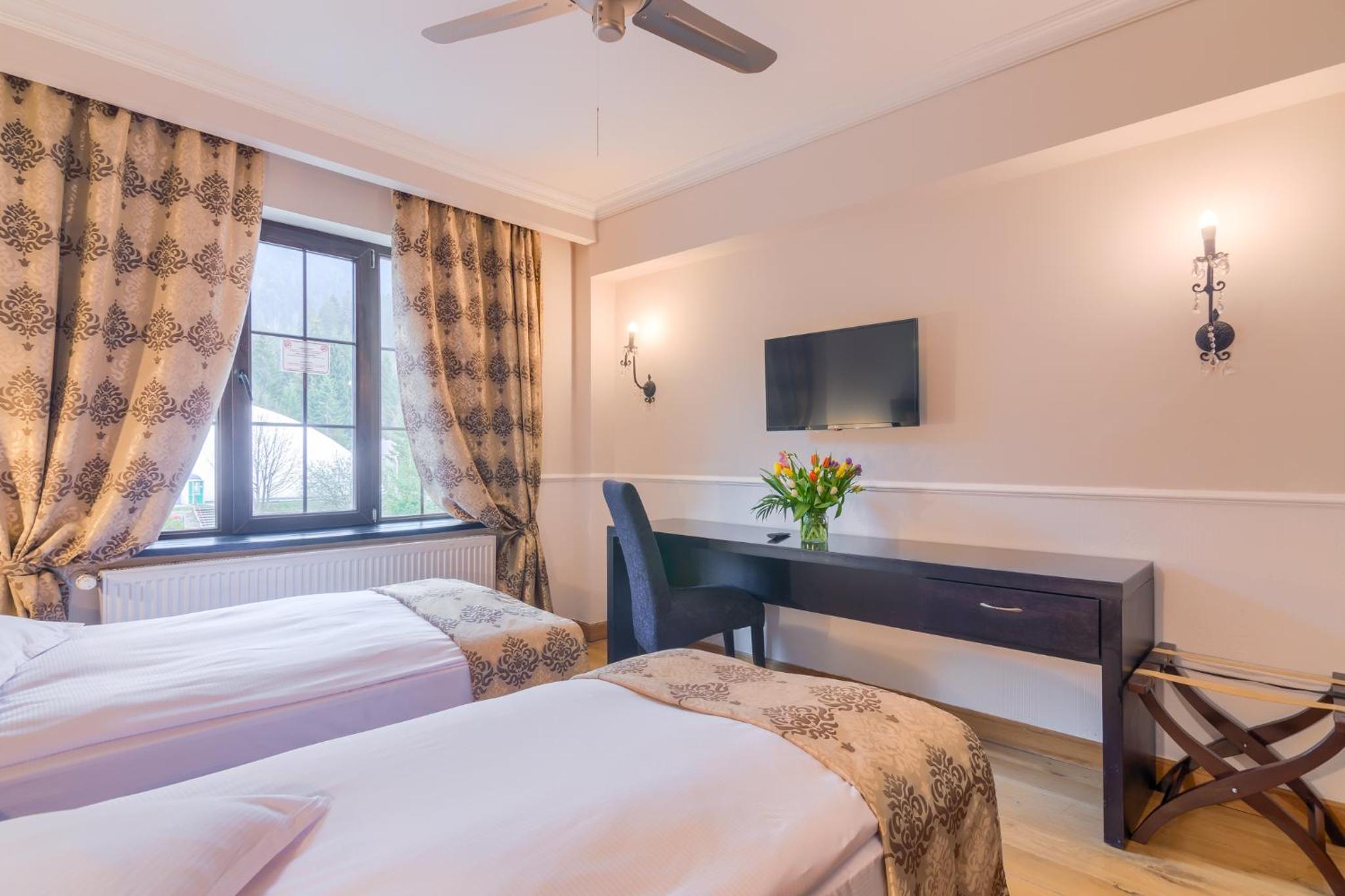 Double or Twin Room - Photo 5