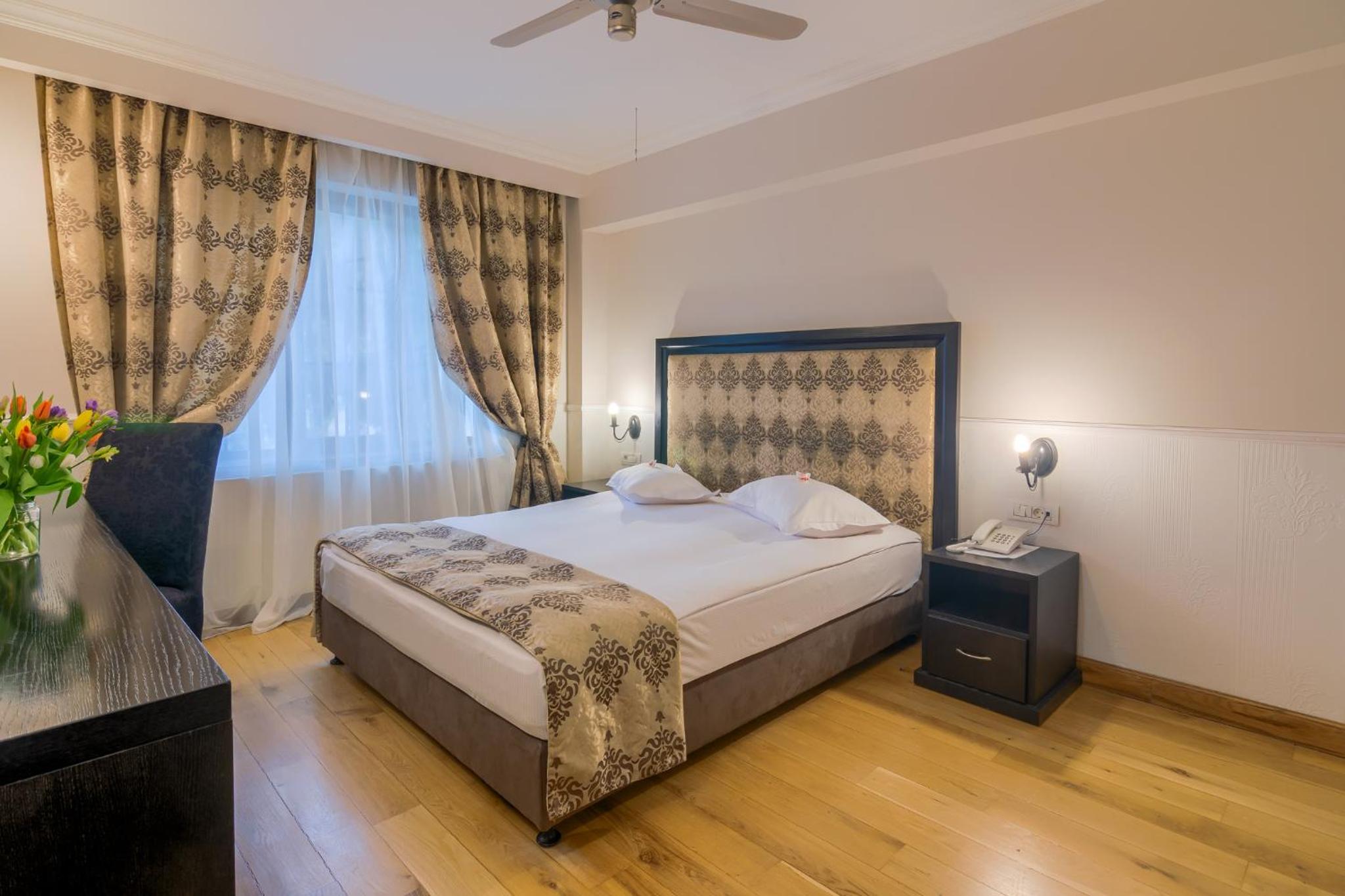 One-Bedroom Suite - Photo 3