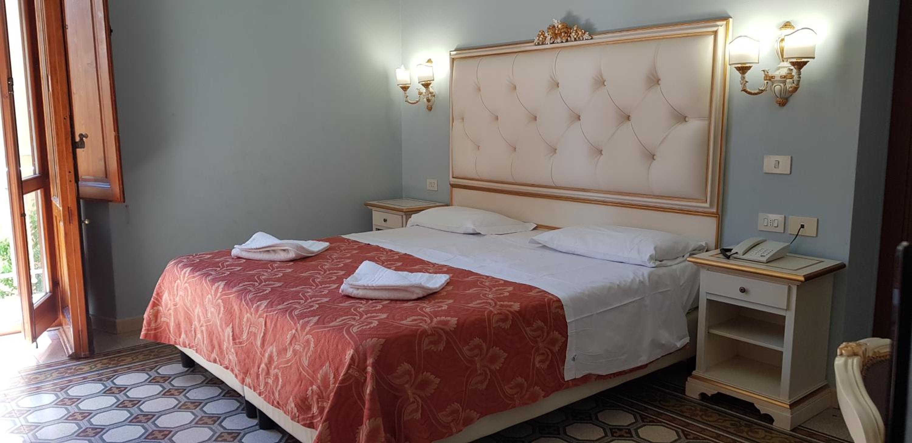 Double or Twin Room thumbnail 6