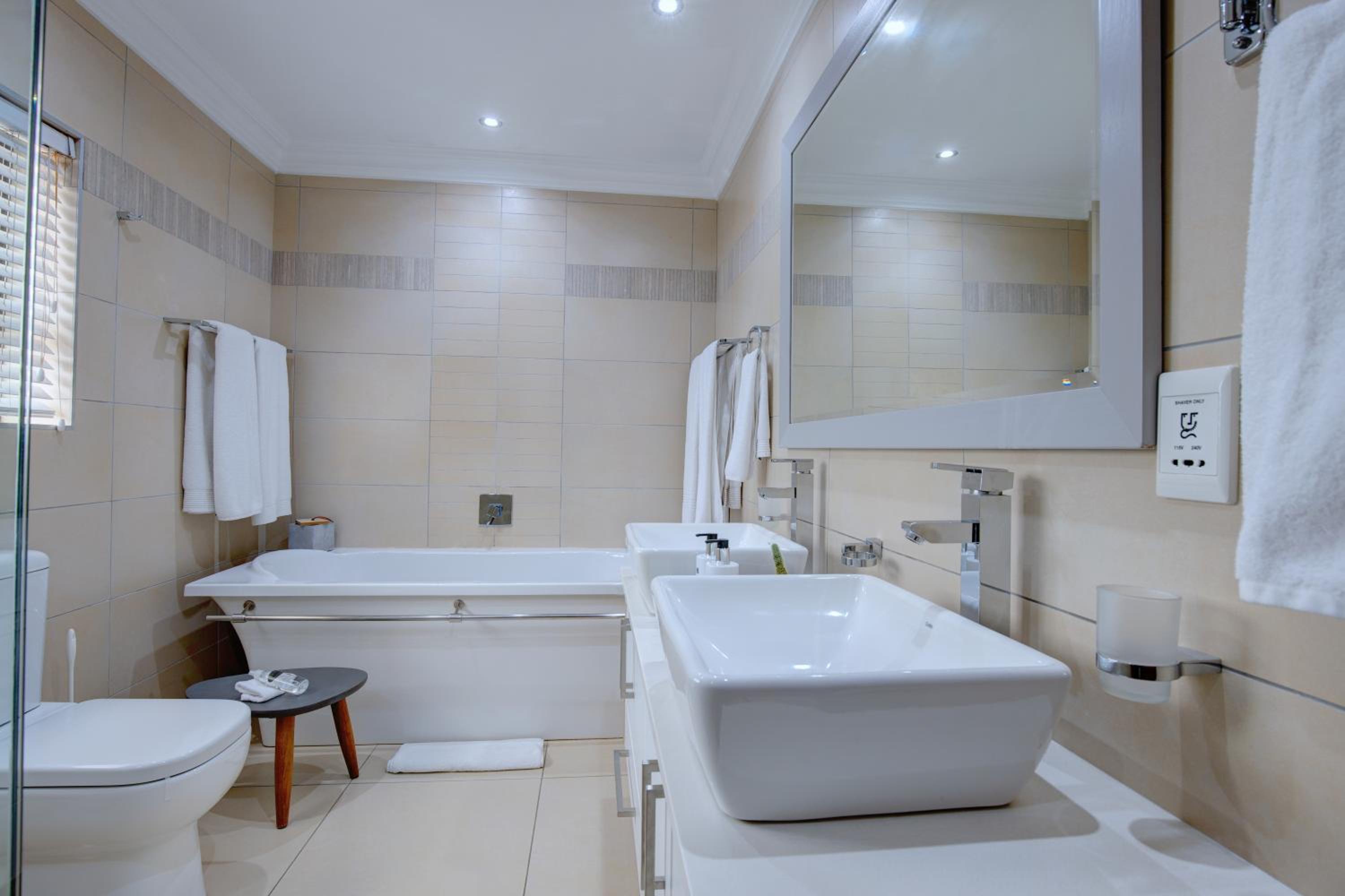 Luxury Suite 6 - Photo 3