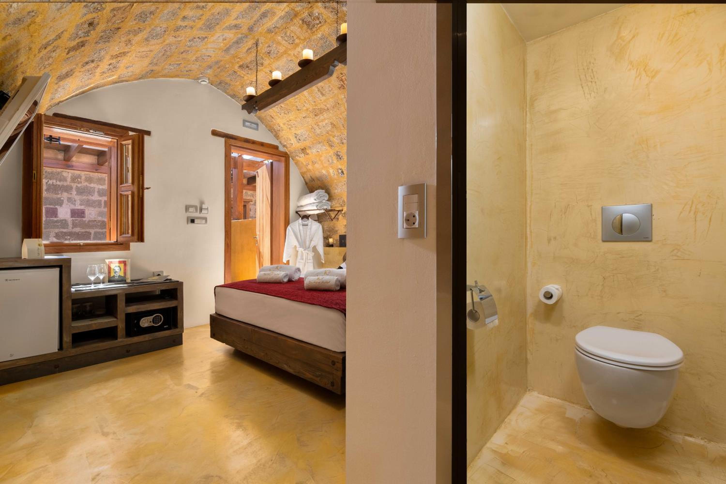 Deluxe Stone Room - Photo 2