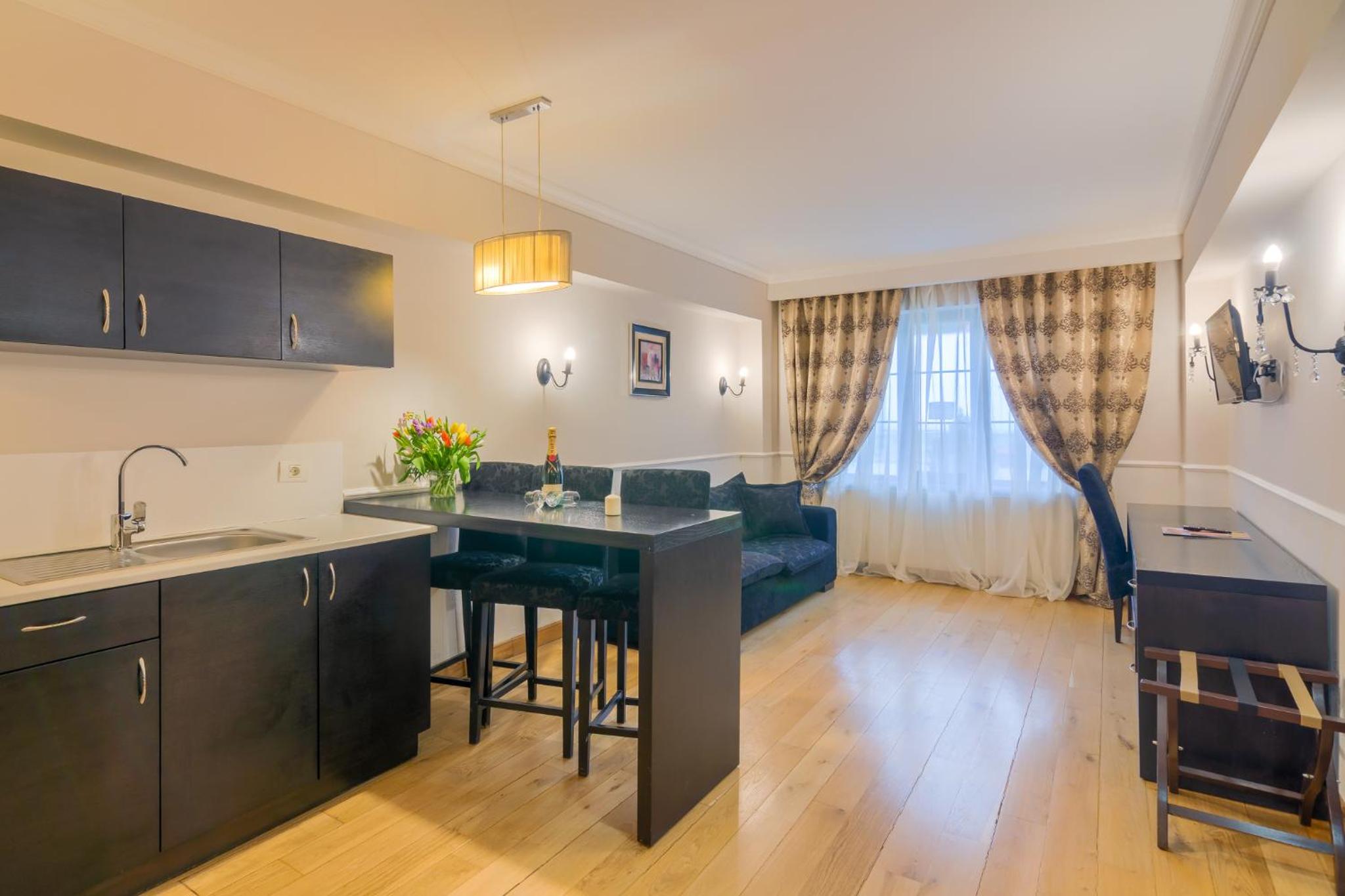 One-Bedroom Suite - Photo 1
