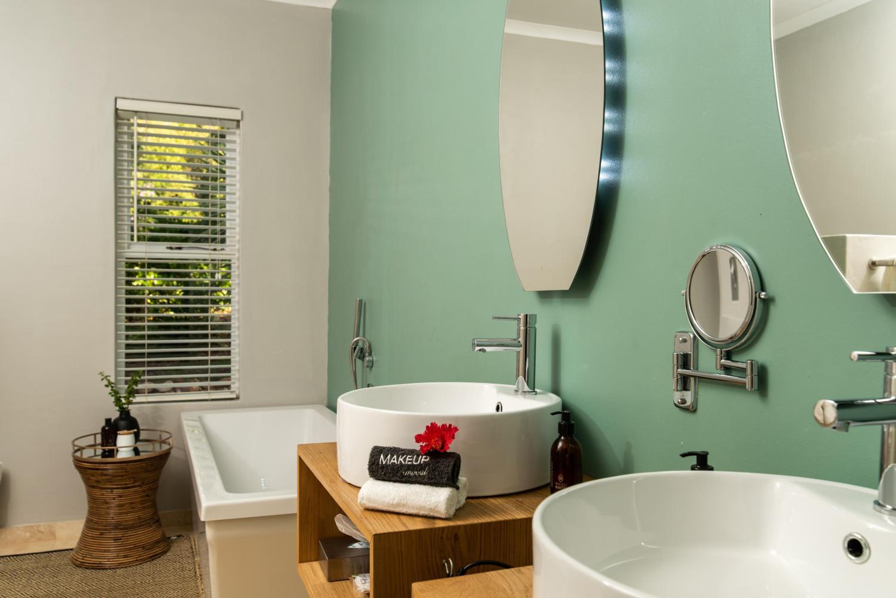 Deluxe King Room photo 2