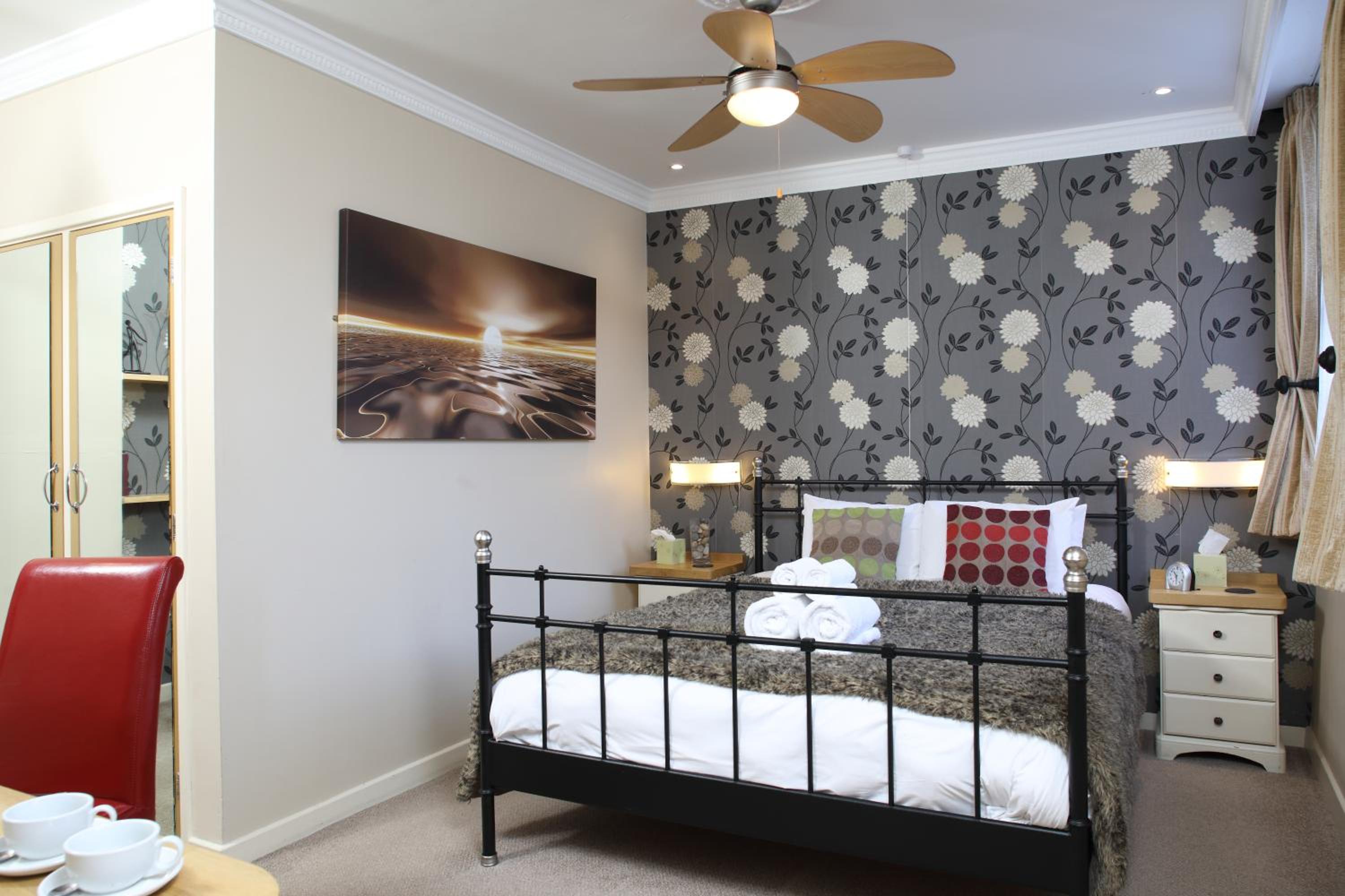Standard King Room photo 1