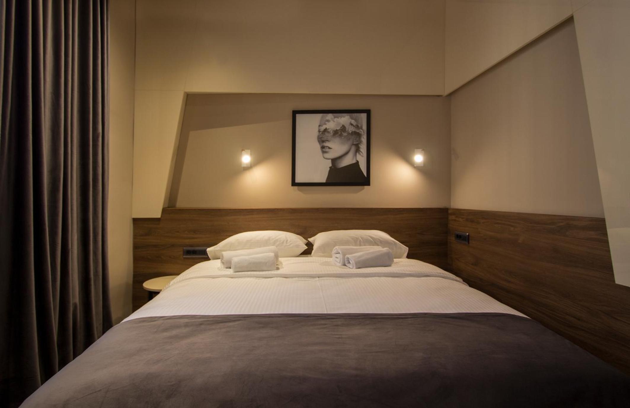 Superior King Room - Photo 12