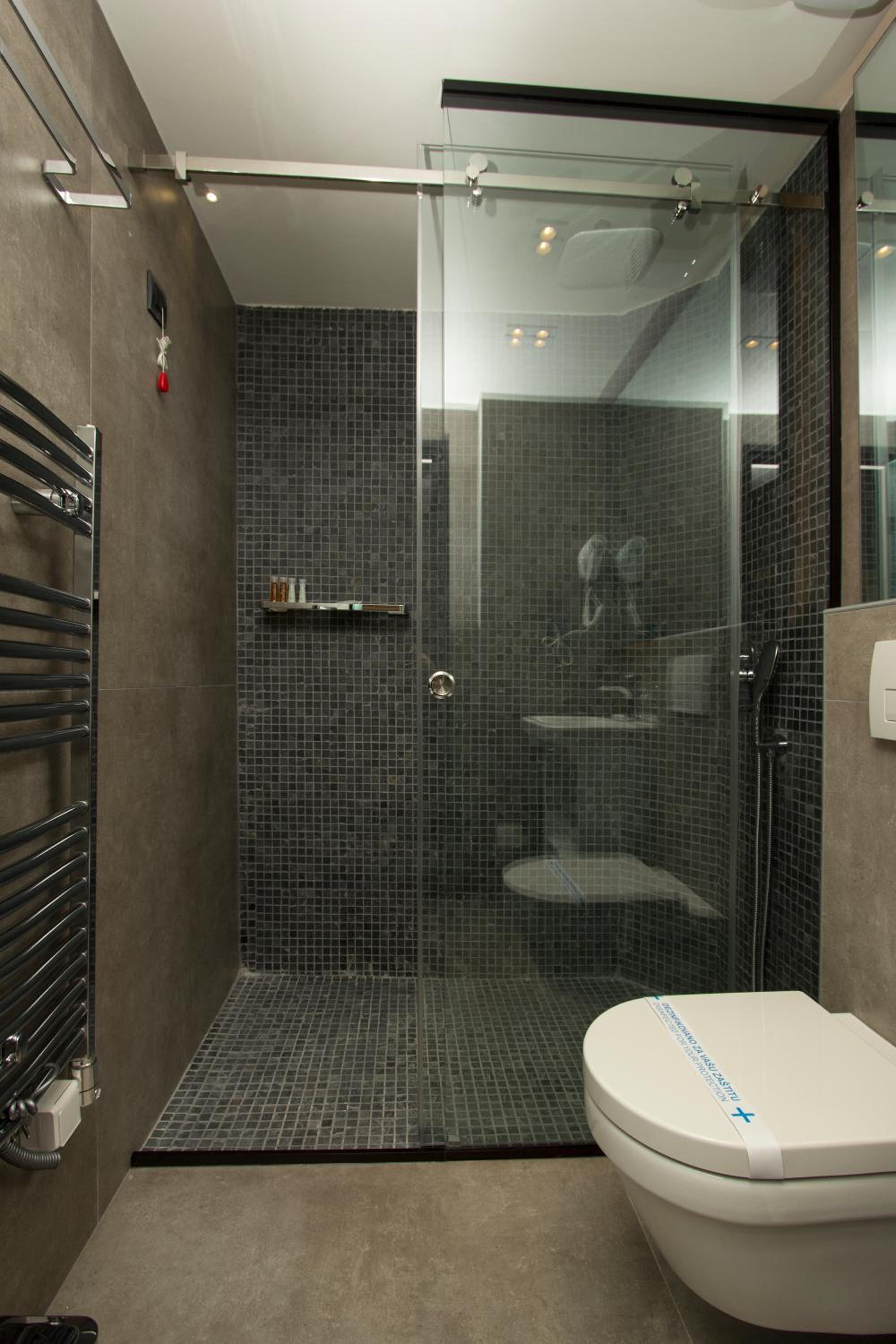 Triple Room with Balcony - Photo 10