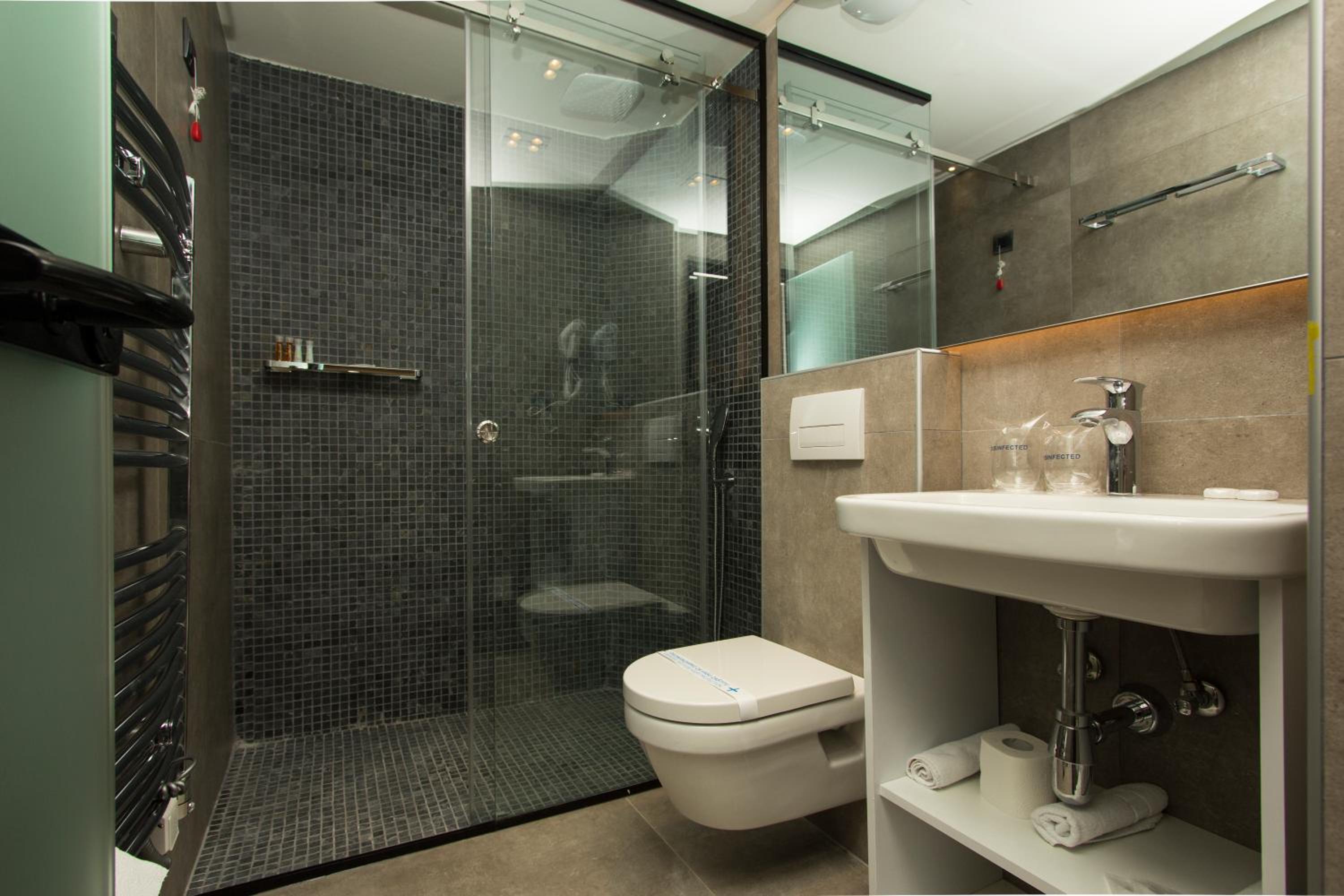 Triple Room with Balcony - Photo 9